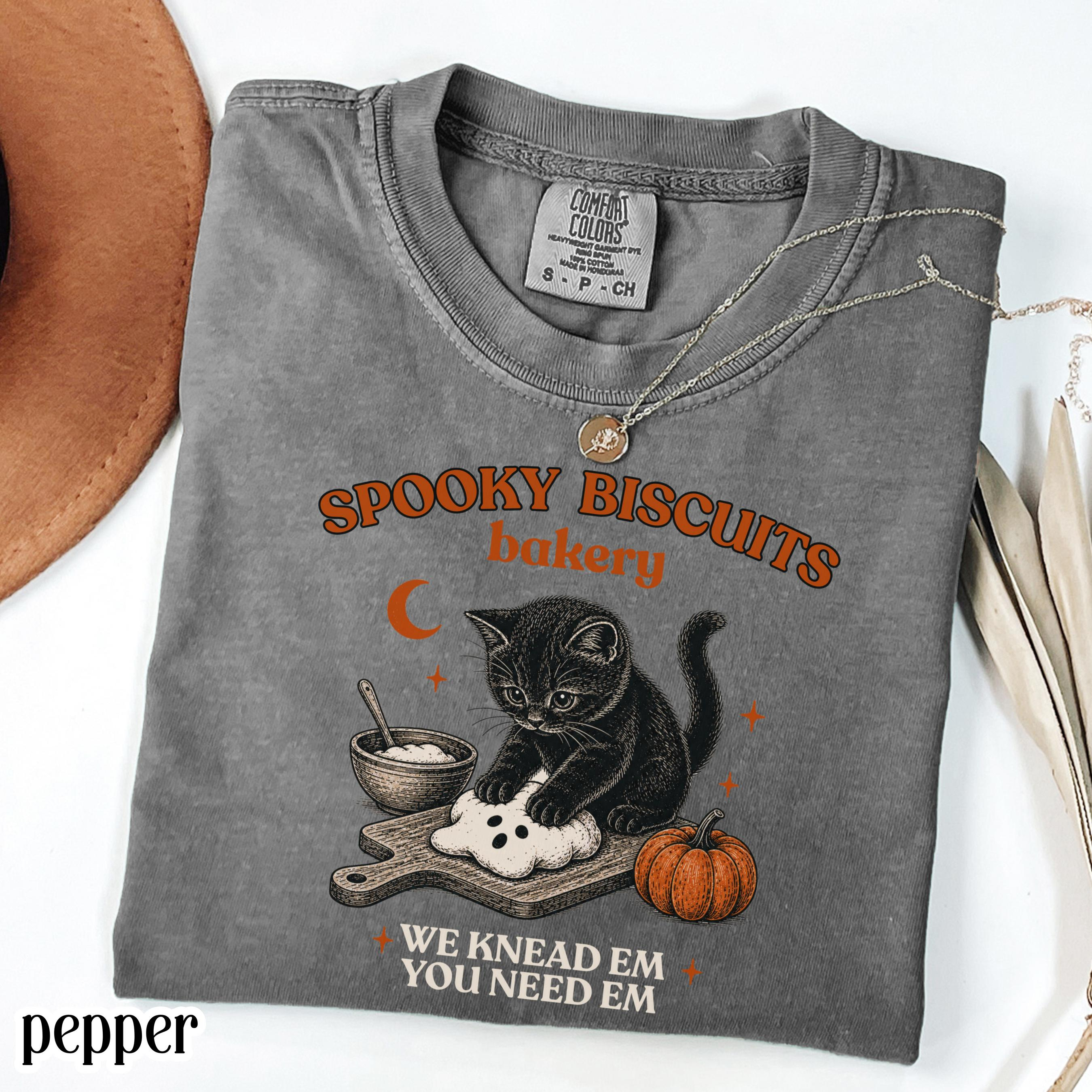 Spooky and Cute Black Cat Halloween T-Shirt – Vintage Pumpkin Graphic Unisex Fall Tee