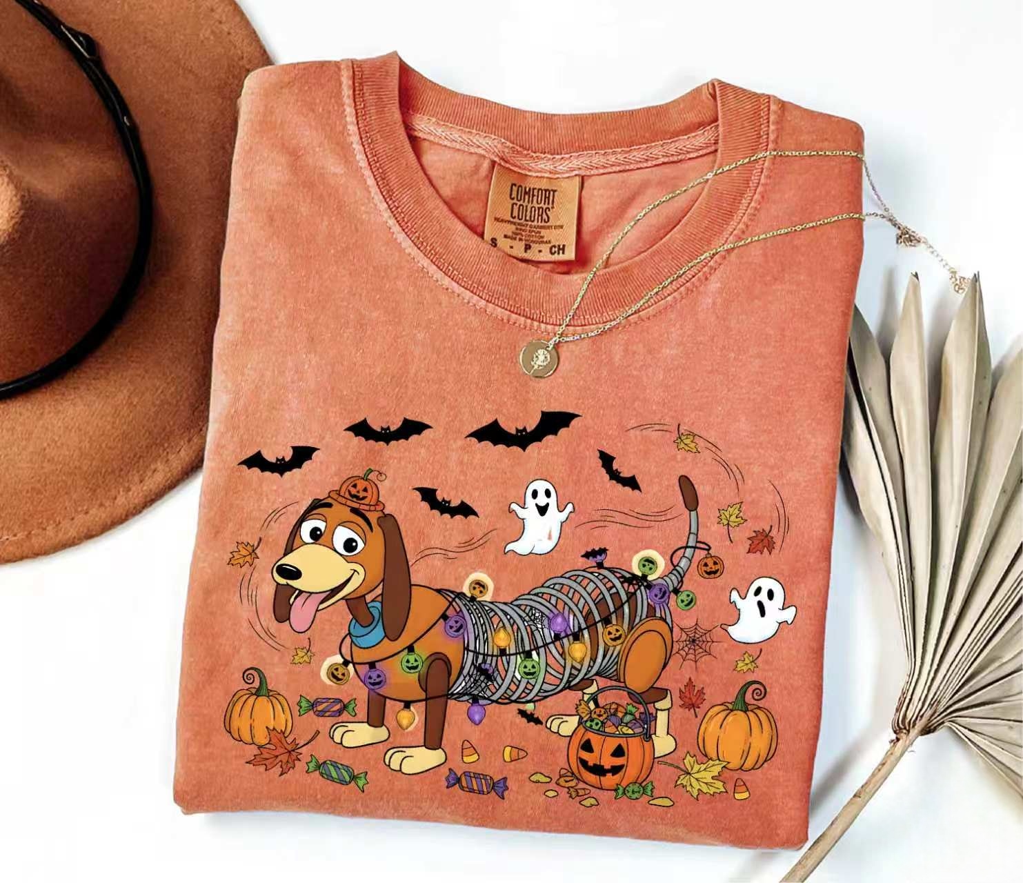 Funny Halloween Skeleton Dachshund Graphic T-Shirt – Cute Spooky Dog Lover Unisex Tee