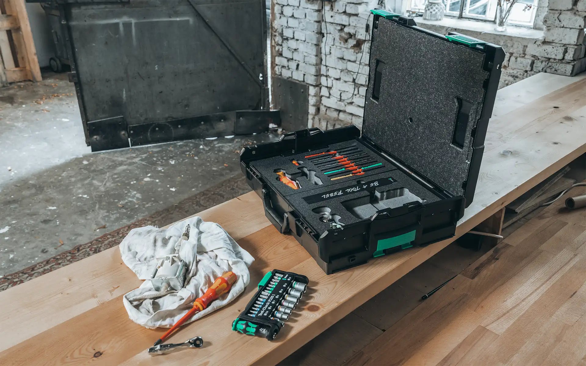 Compact workshop tool set arranged in a storage case