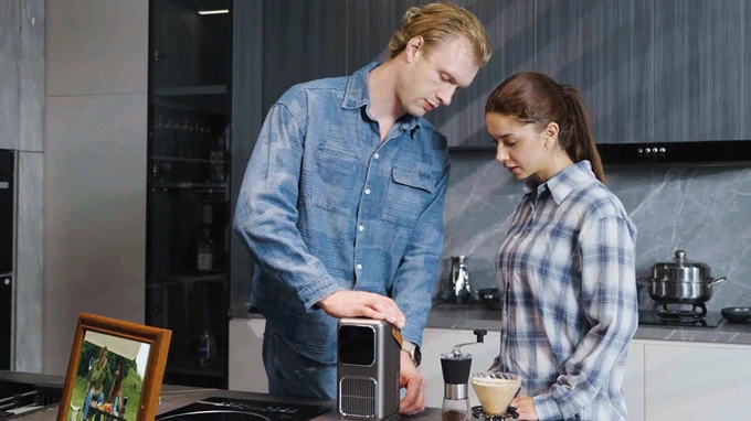 Portable ice maker and beverage station feature image
