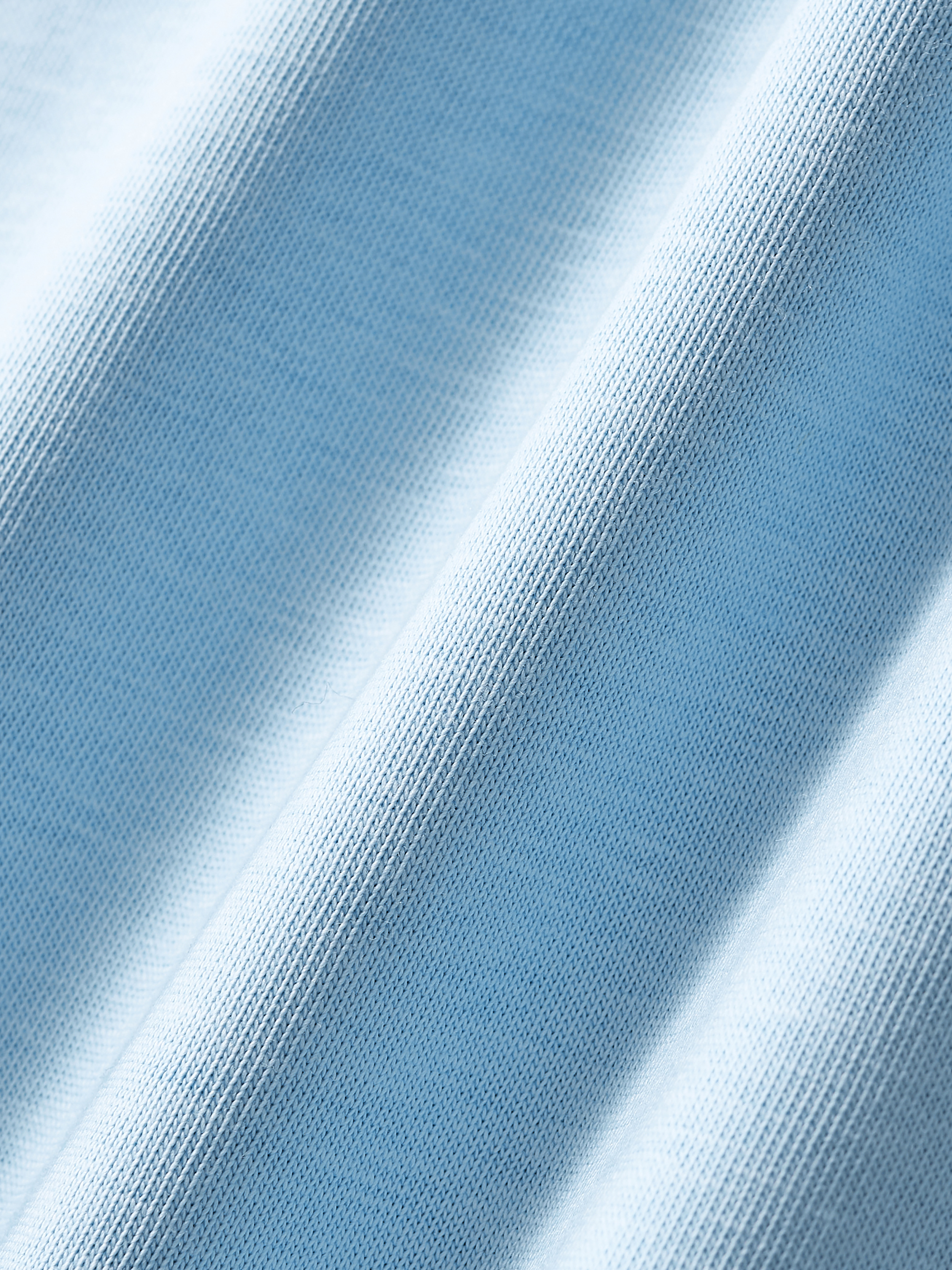 Double stitched neckline detail