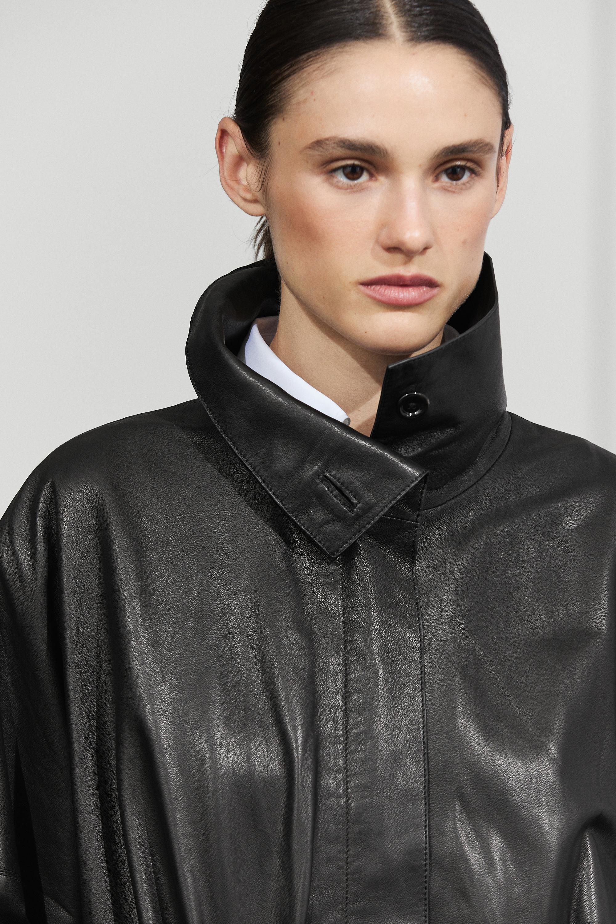 Short leather jacket with belt - BLACK