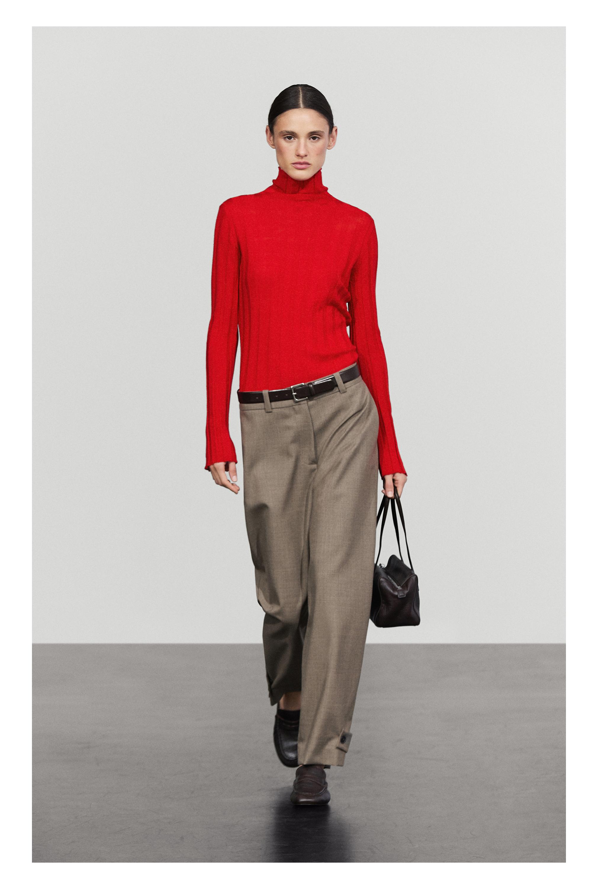 100% wool darted pants with buttoned hem detail - Sand