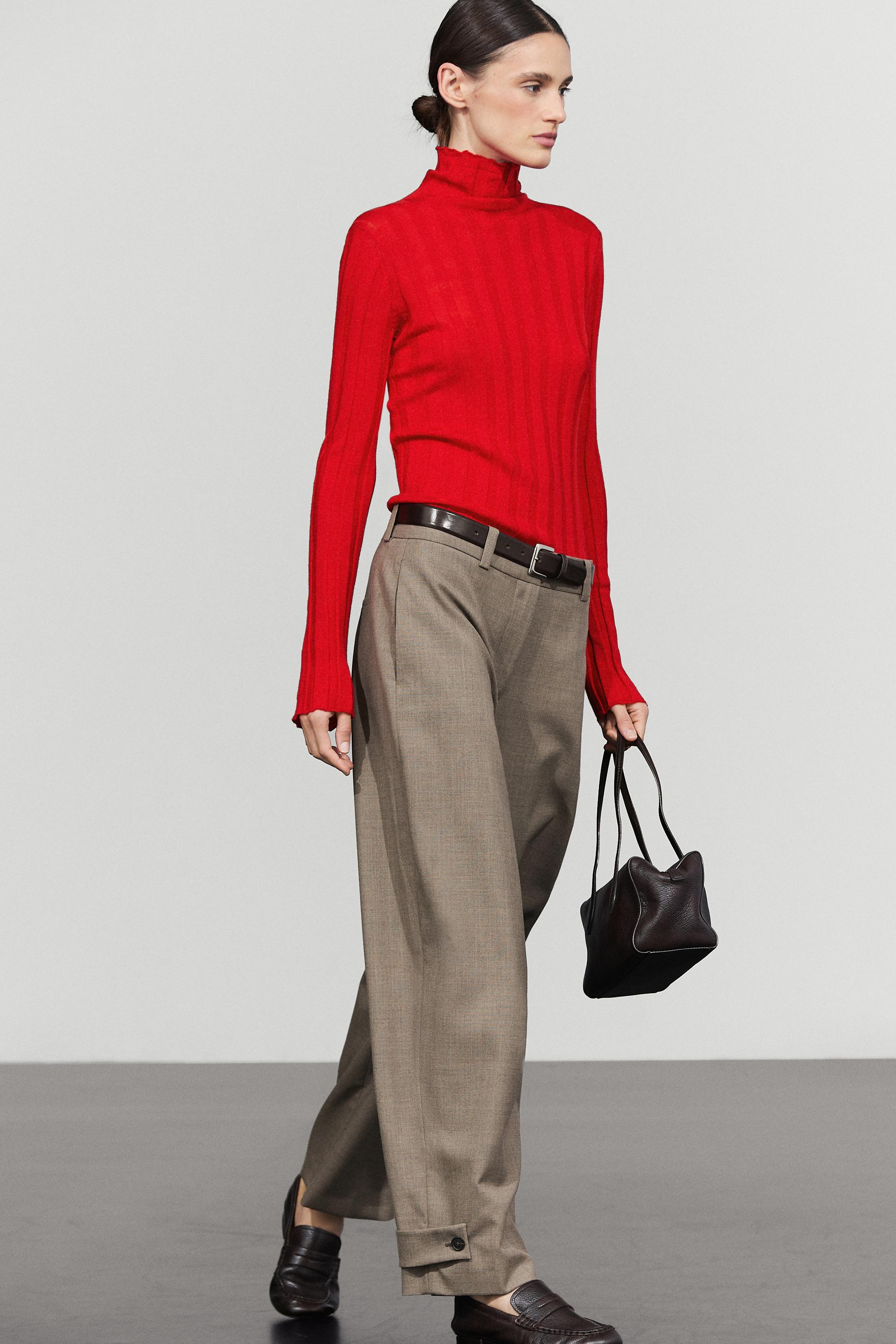 100% wool darted pants with buttoned hem detail - Sand