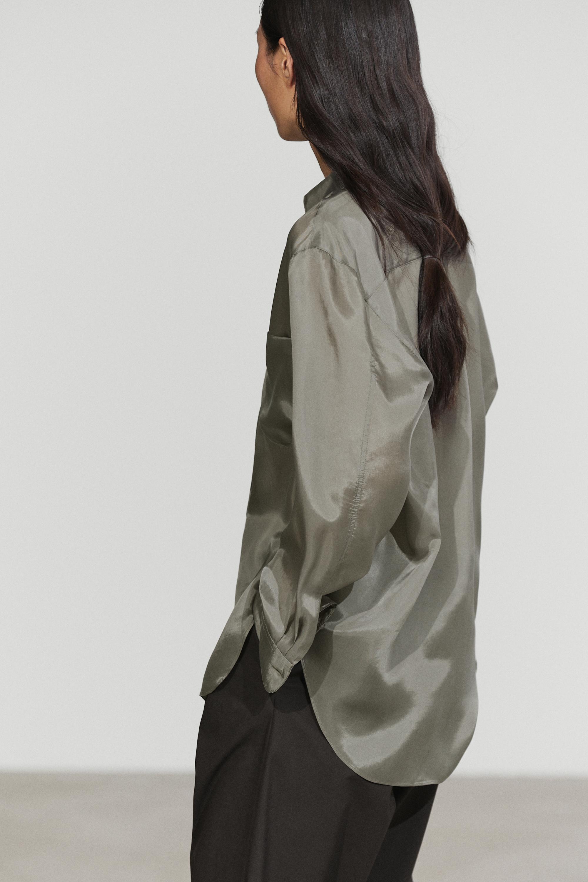 Flowing shirt with pocket detail - Greyish green
