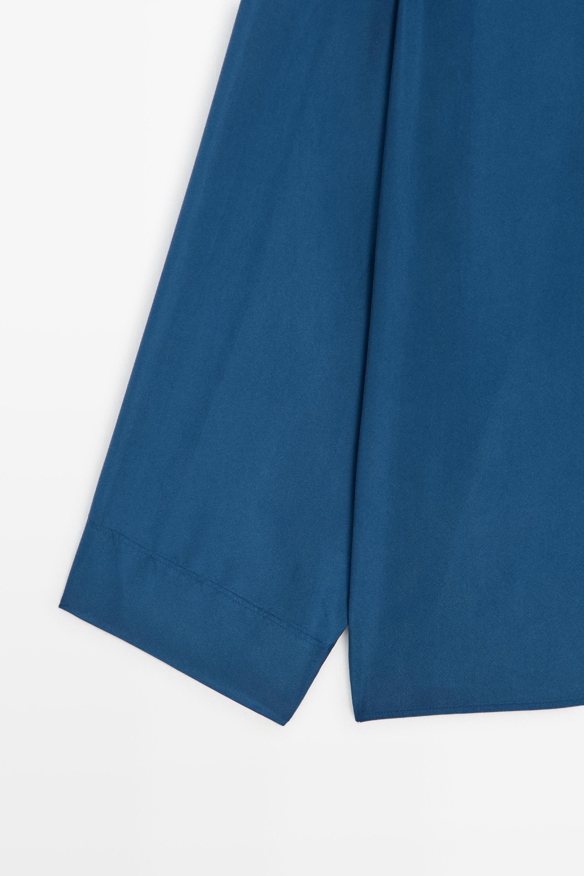 100% mulberry silk blouse with stand collar - BLUE