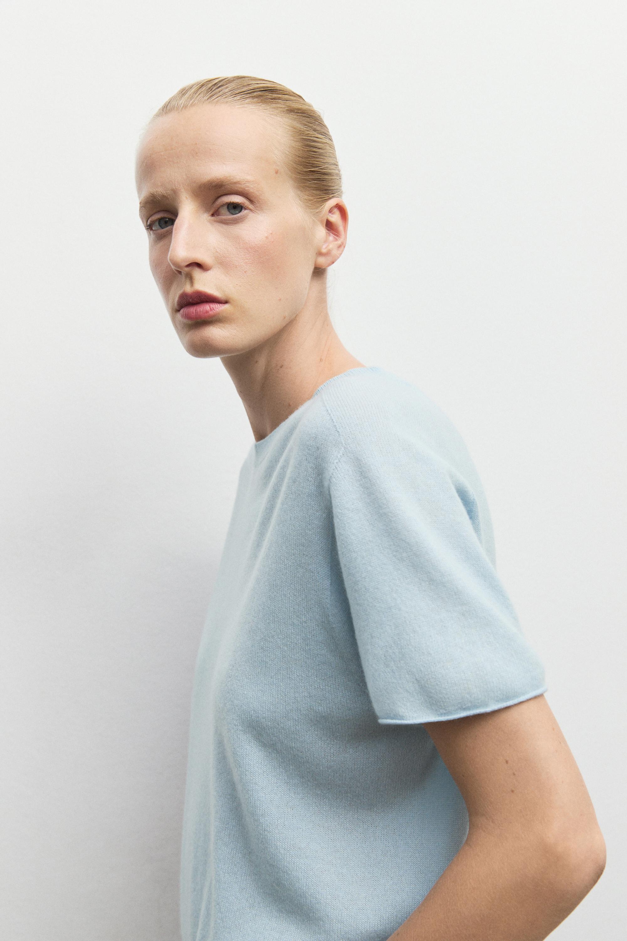 100% cashmere short sleeve knit sweater - SKY BLUE