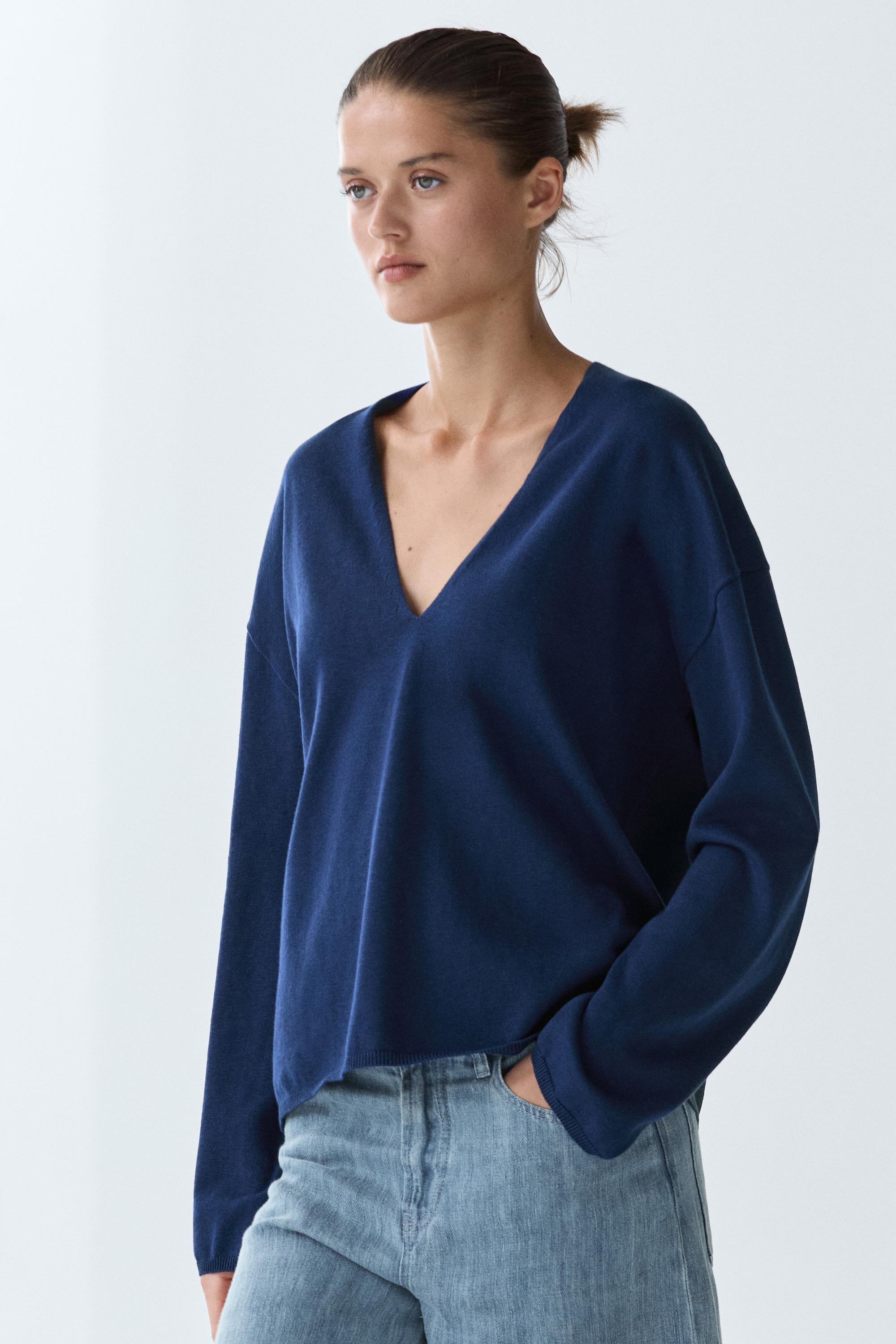 Striped V-neck knit sweater - NAVY BLUE