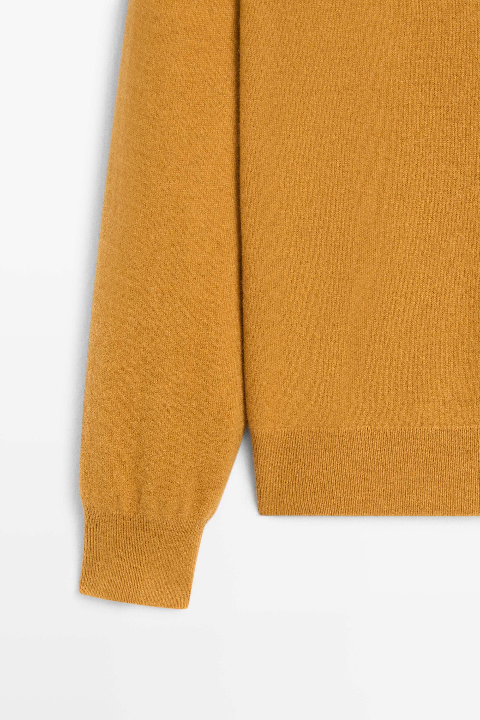 100% cashmere high neck knit sweater - OIL