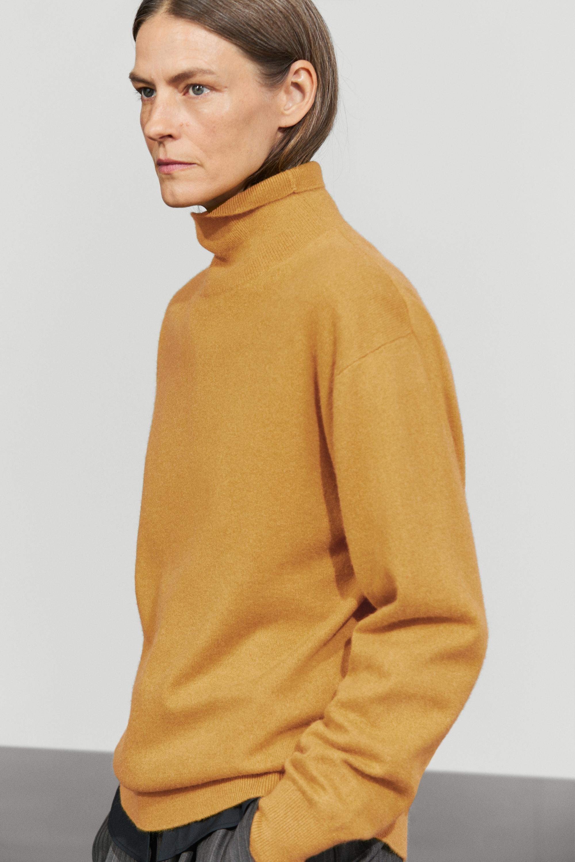 100% cashmere high neck knit sweater - OIL