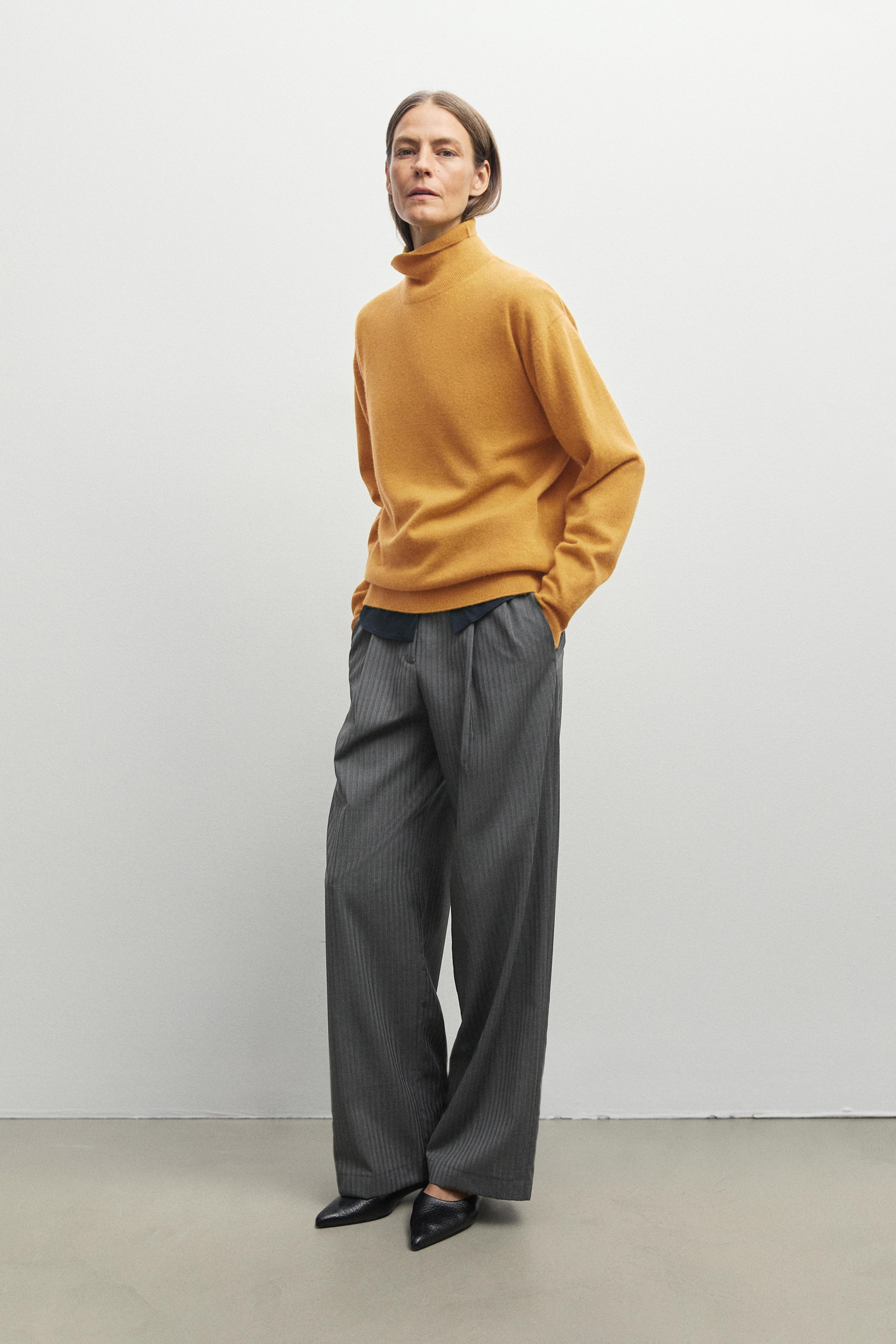 100% cashmere high neck knit sweater - OIL