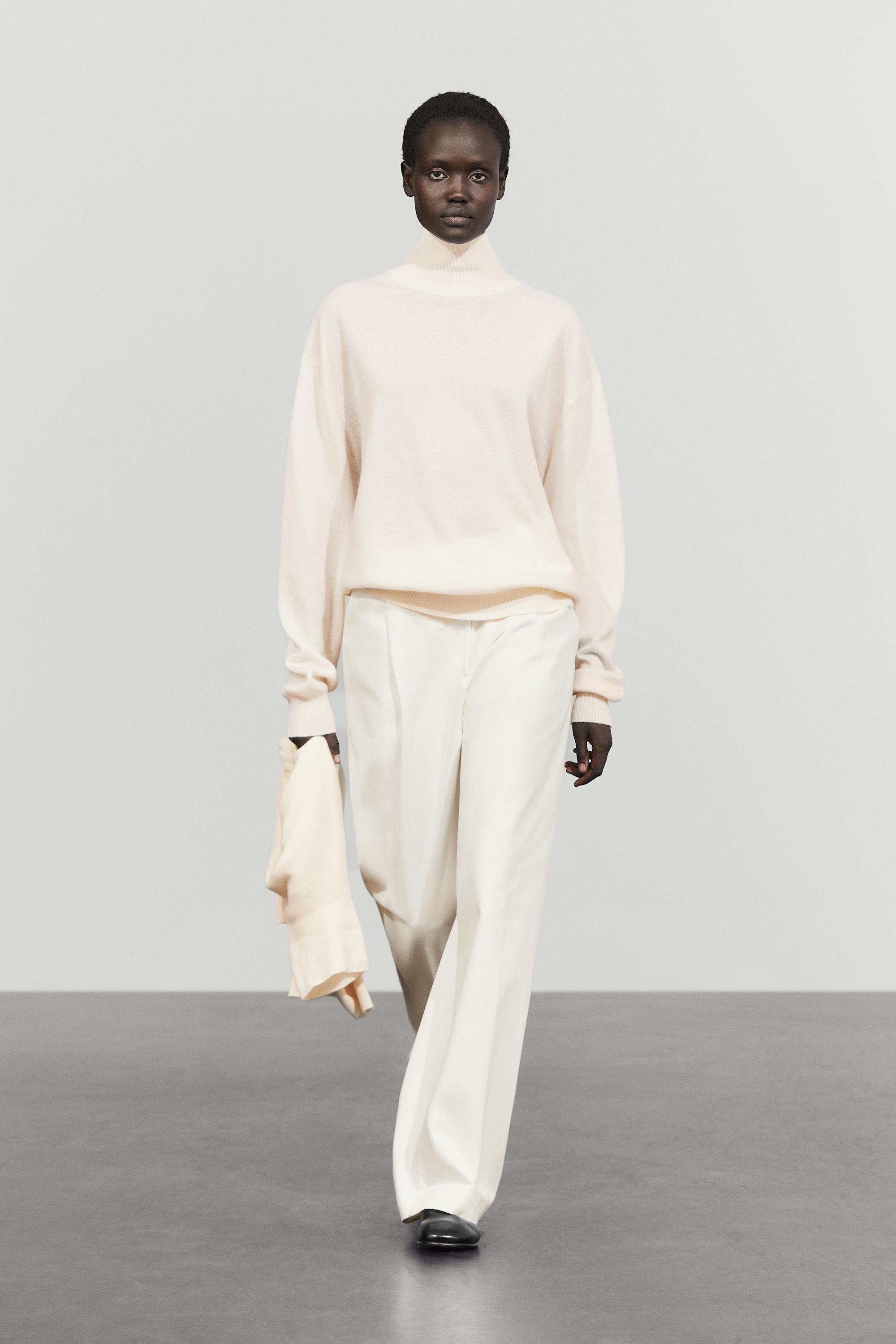 100% cashmere high neck knit sweater - CREAM