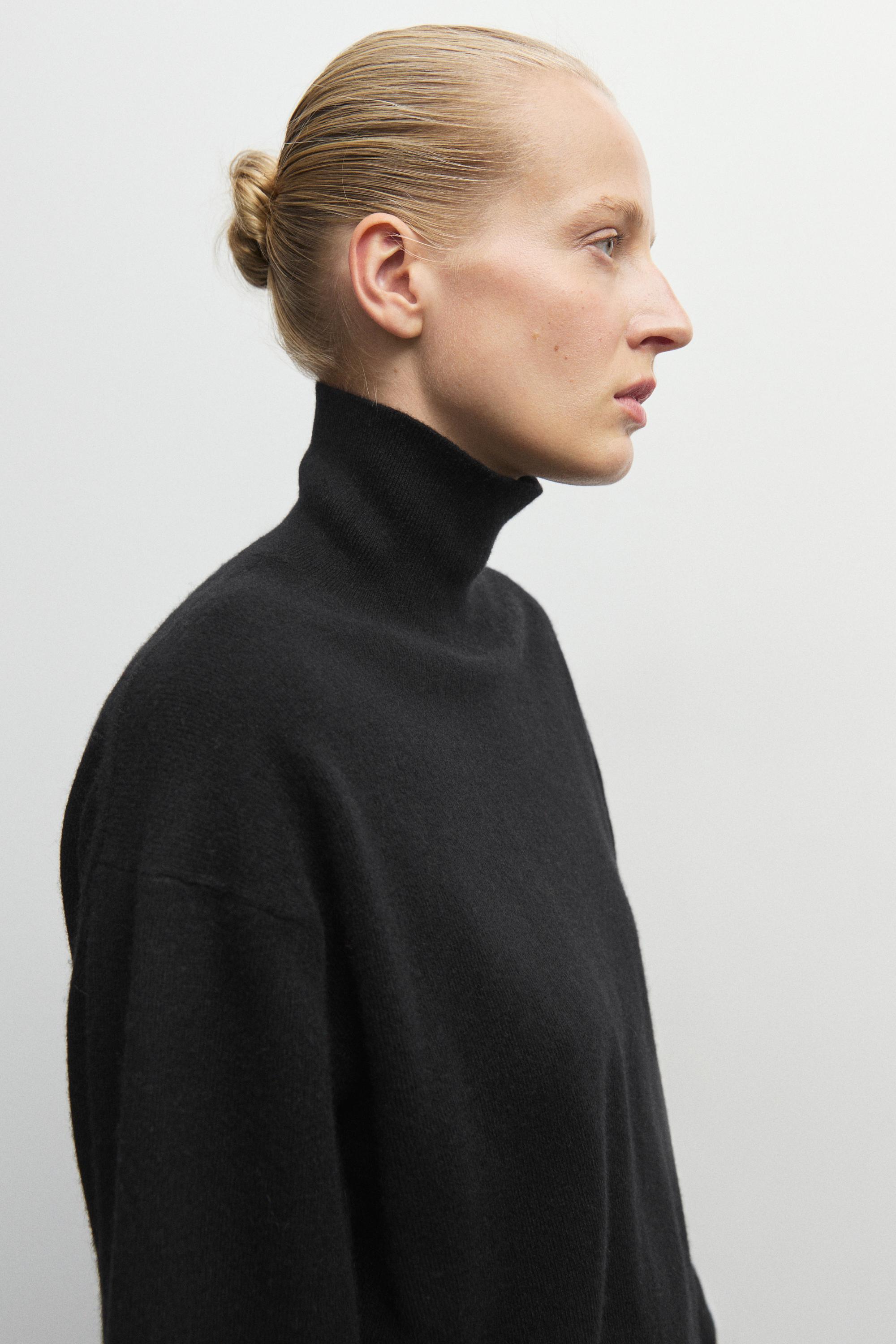 100% cashmere high neck knit sweater - BLACK