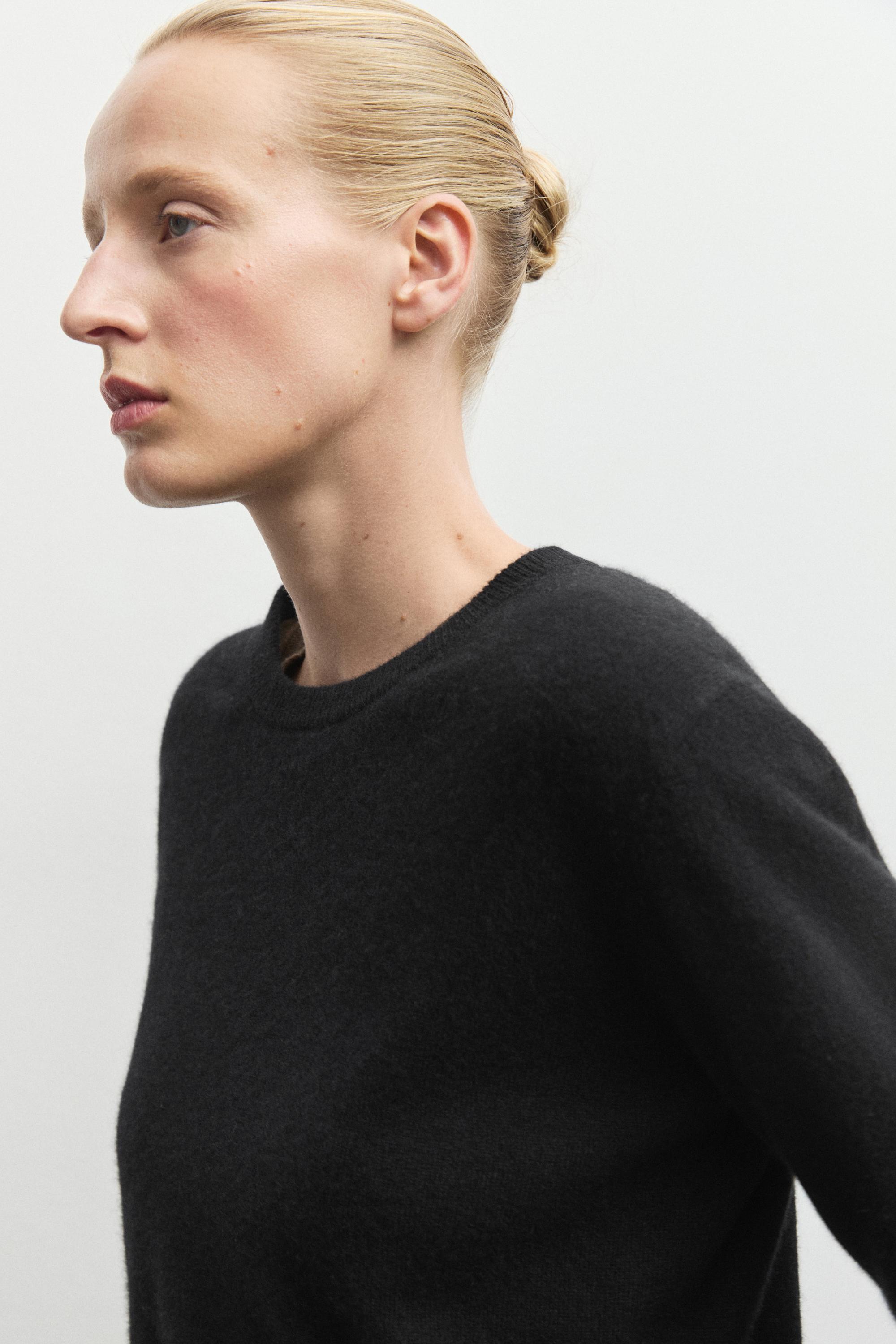 100% cashmere long sleeve sweater - BLACK