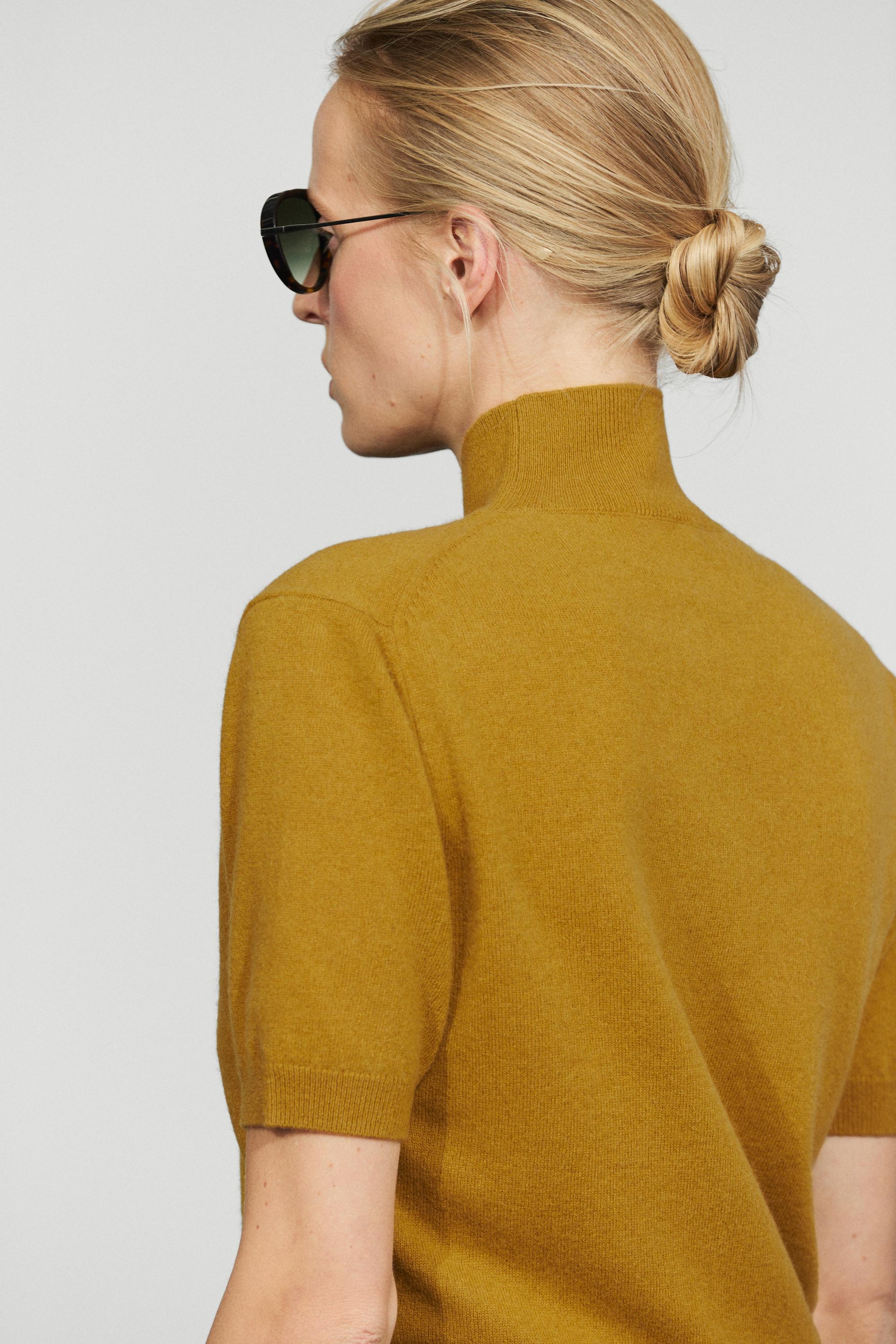 Wool-cashmere blend short sleeve knit sweater - MUSTARD YELLOW