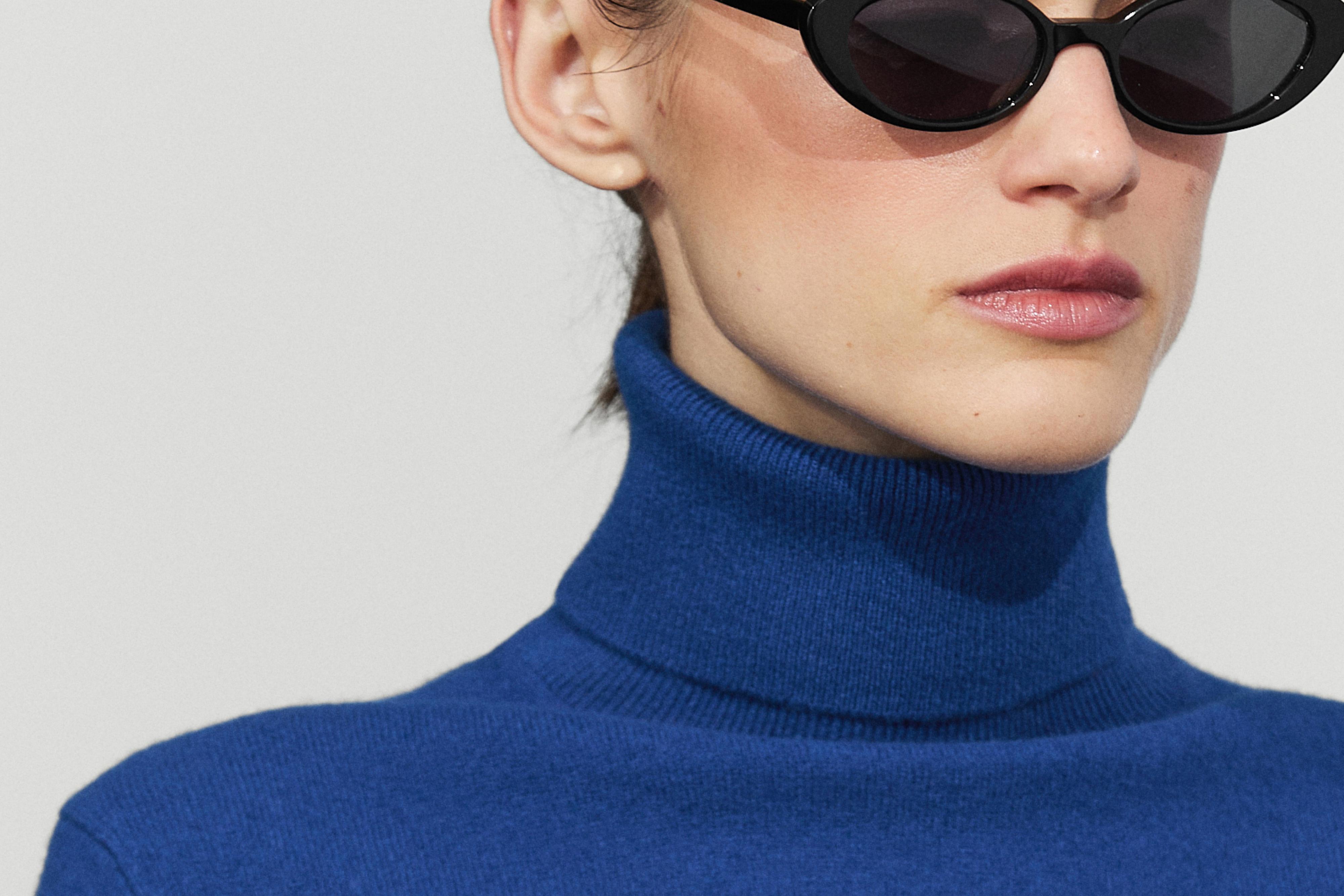 Short sleeve turtleneck knit sweater - DEEP BLUE