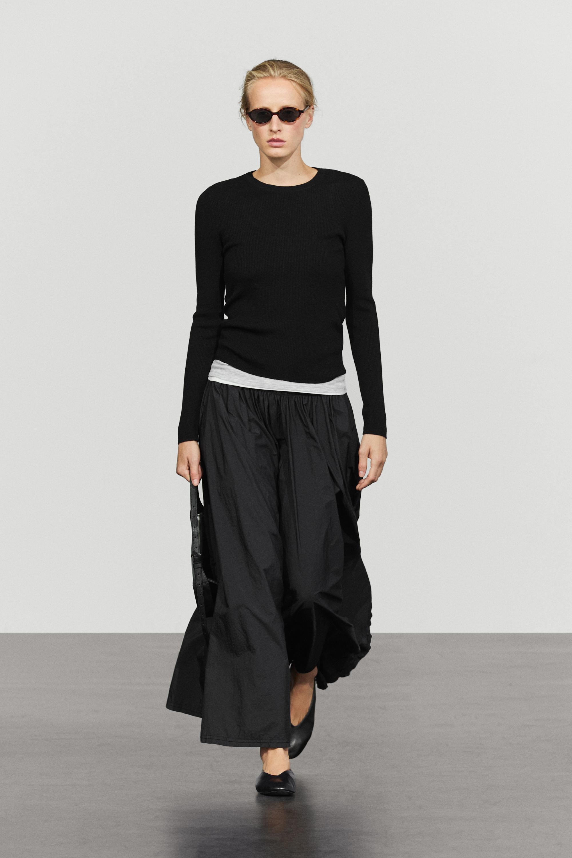 Ribbed knit round neck sweater - BLACK