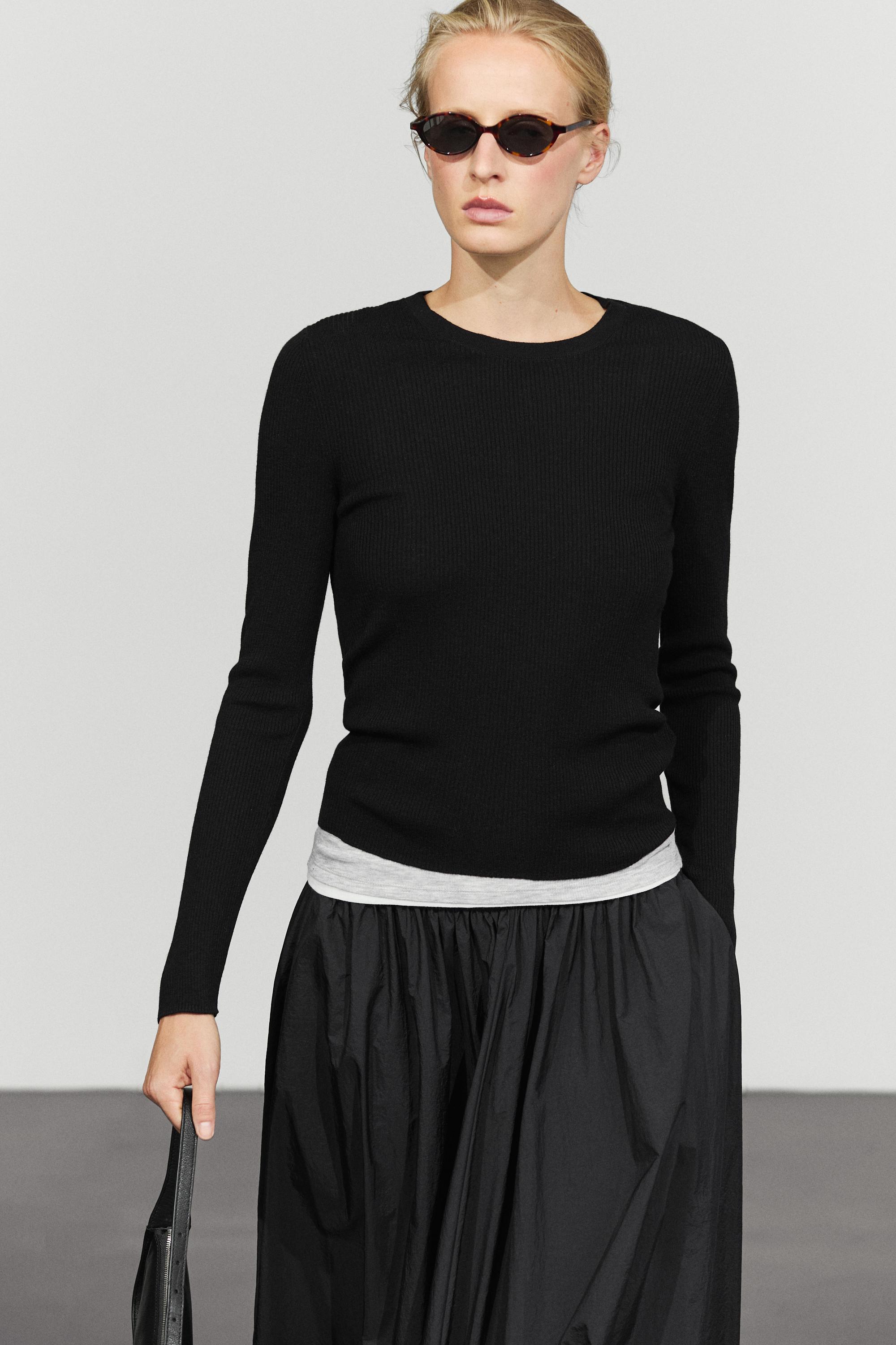 Ribbed knit round neck sweater - BLACK
