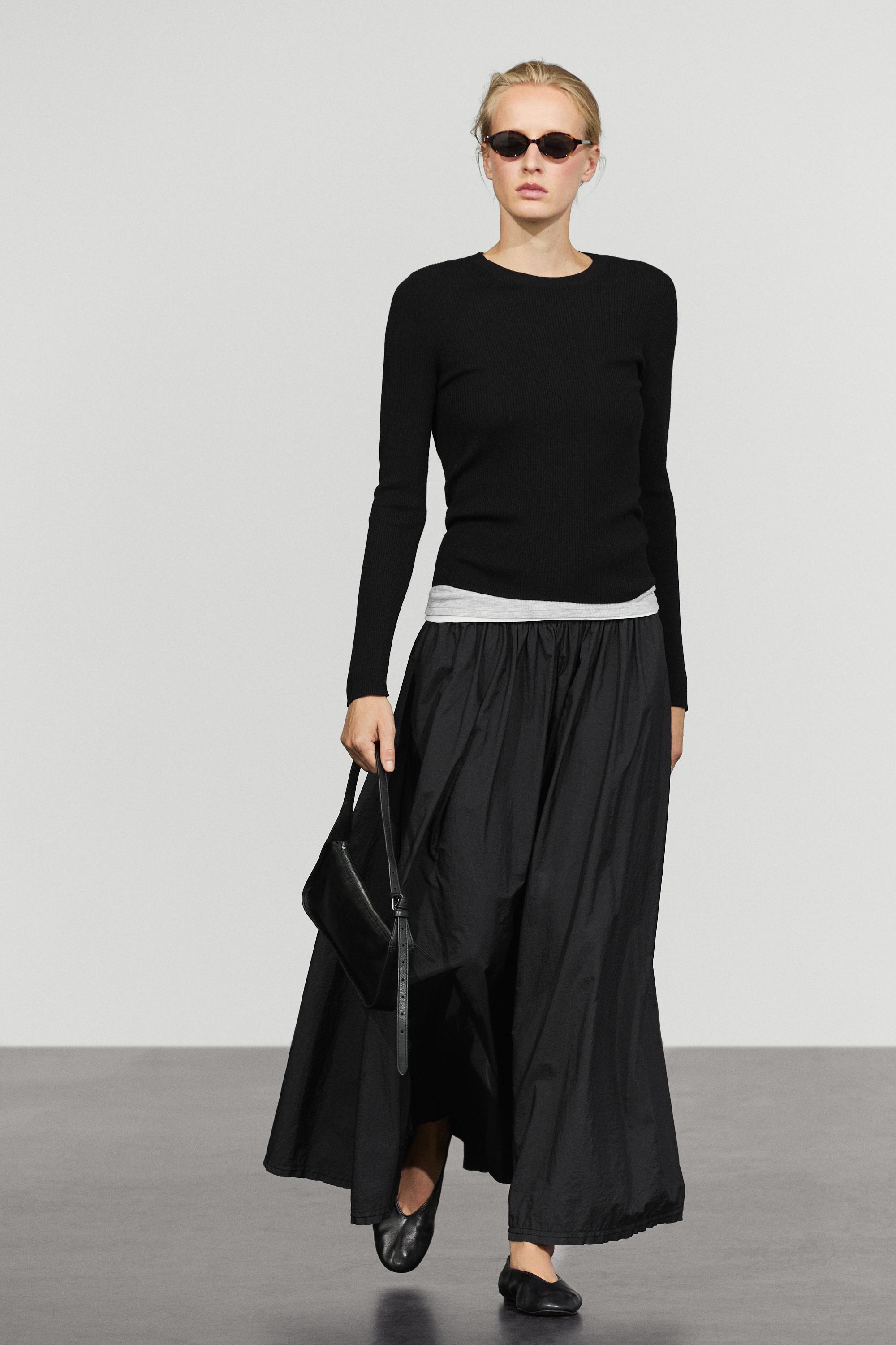 Ribbed knit round neck sweater - BLACK