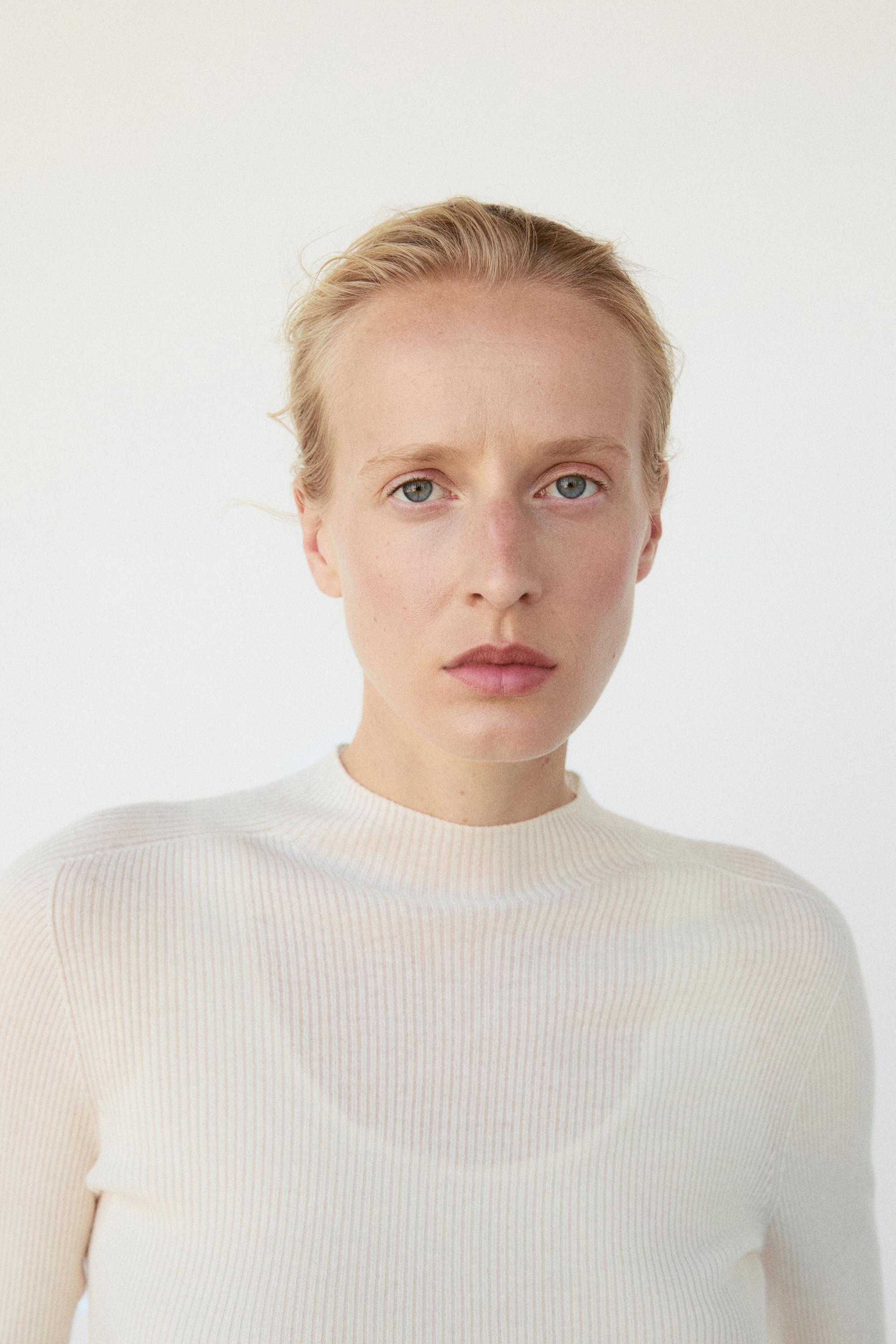 Ribbed knit mock turtleneck sweater - CREAM