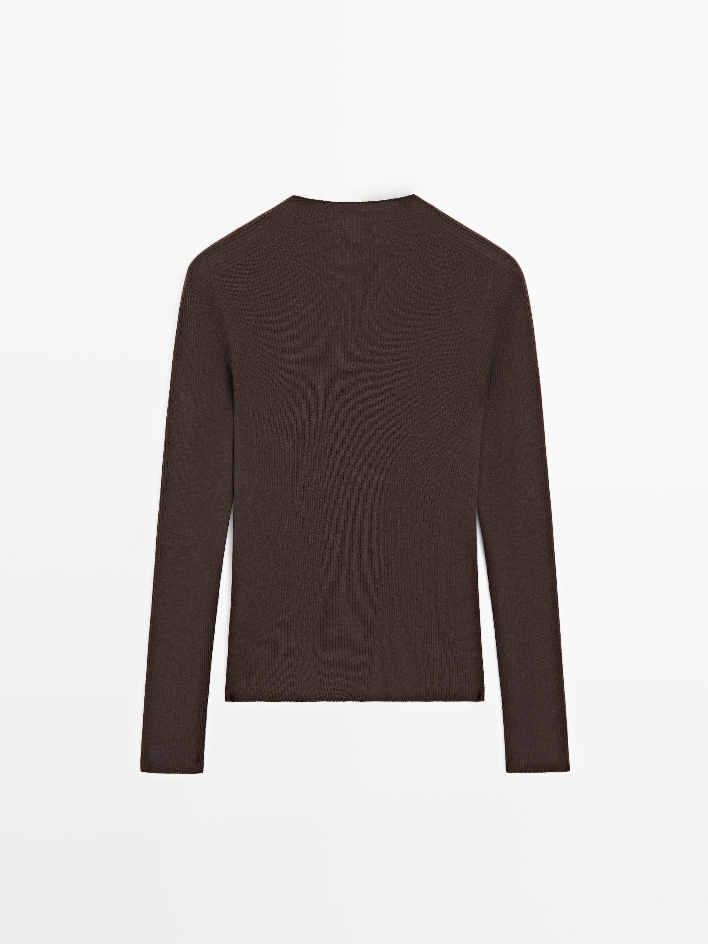 Ribbed knit mock turtleneck sweater - BROWN