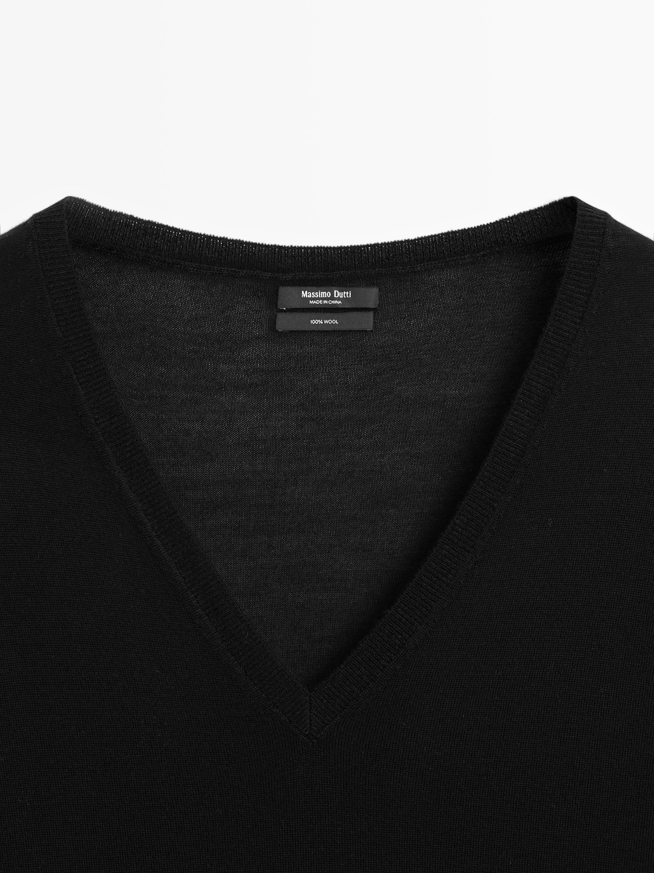 100% wool V-neck knit sweater - BLACK