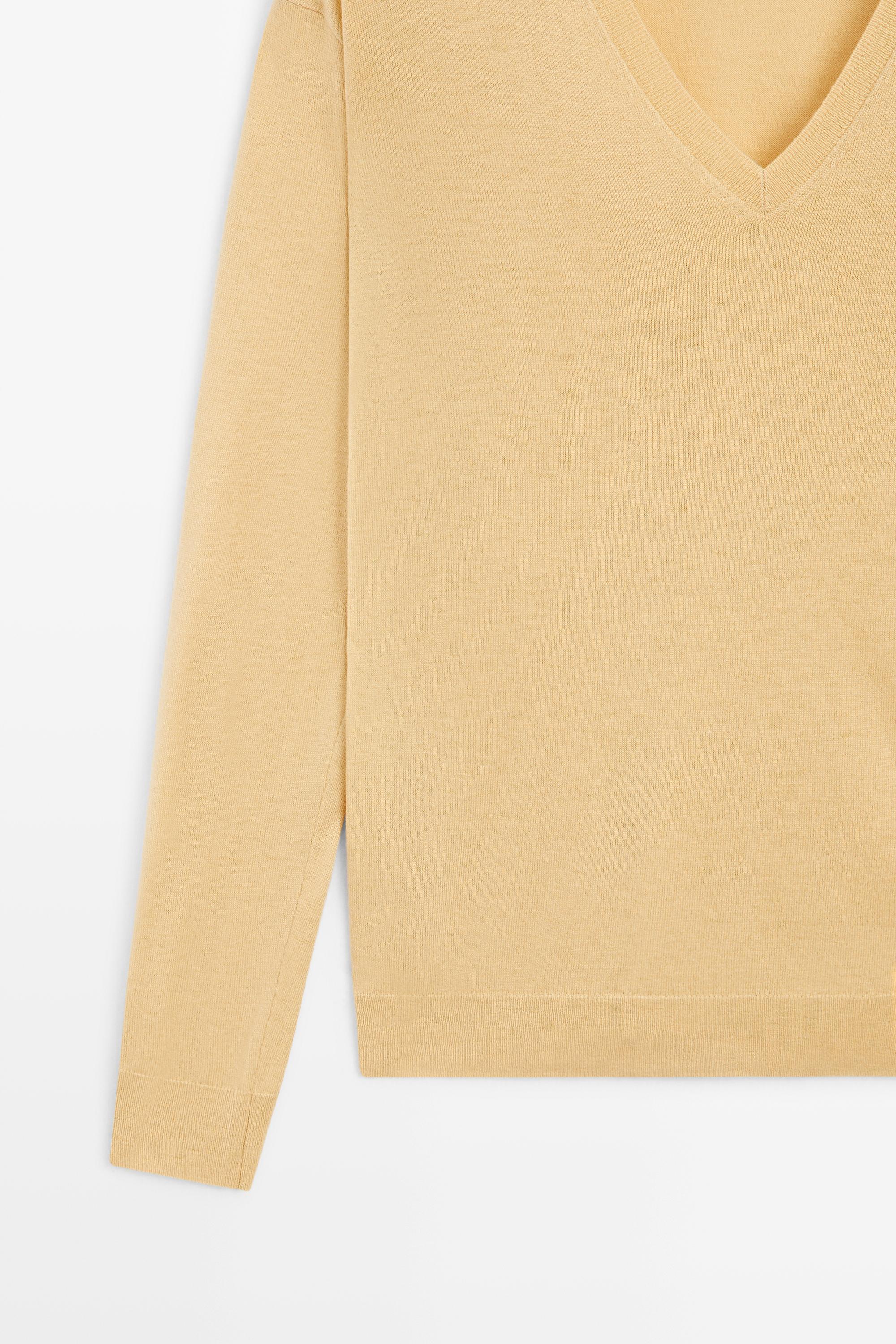 V-neck knit sweater - Vanilla