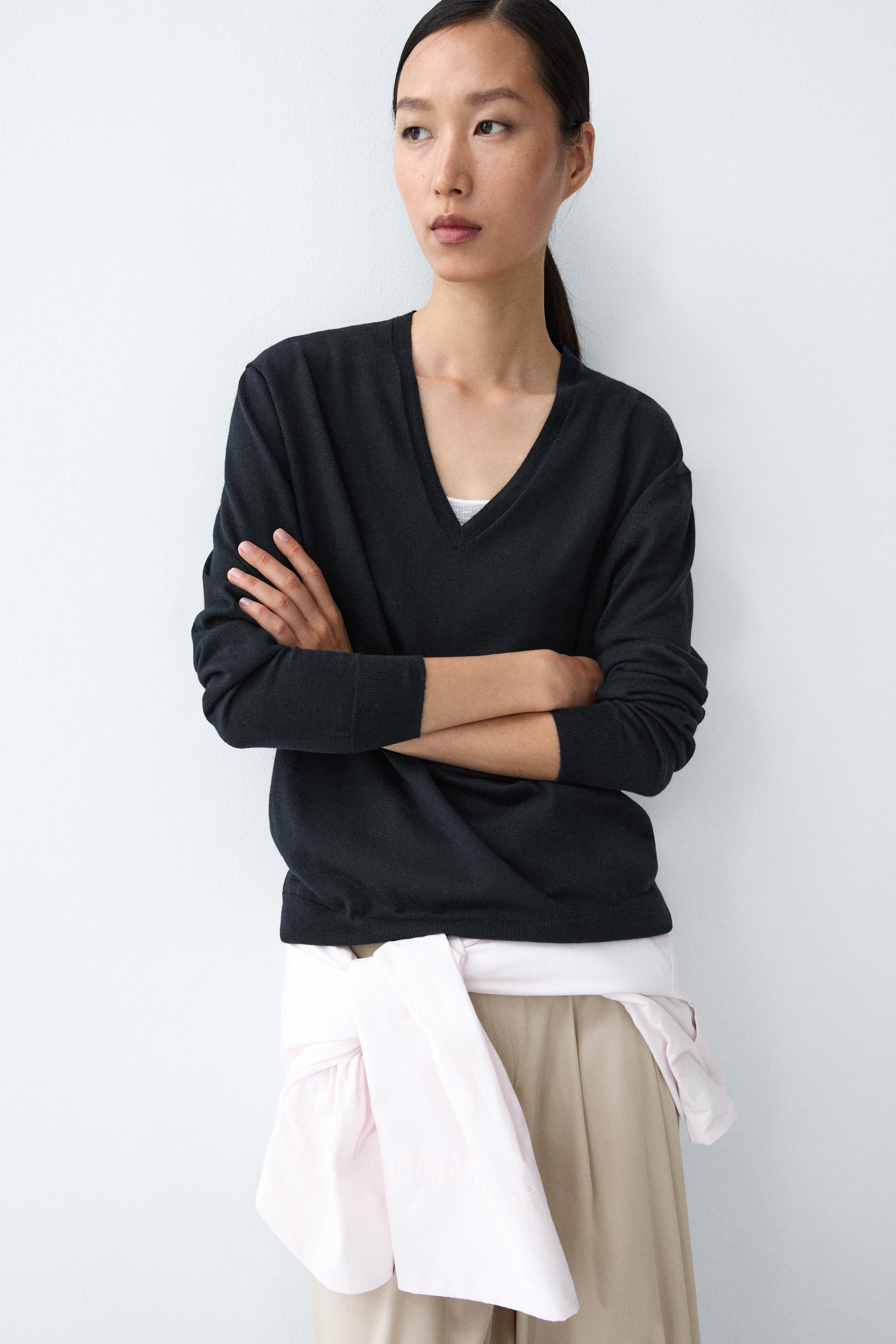 V-neck knit sweater - NAVY BLUE