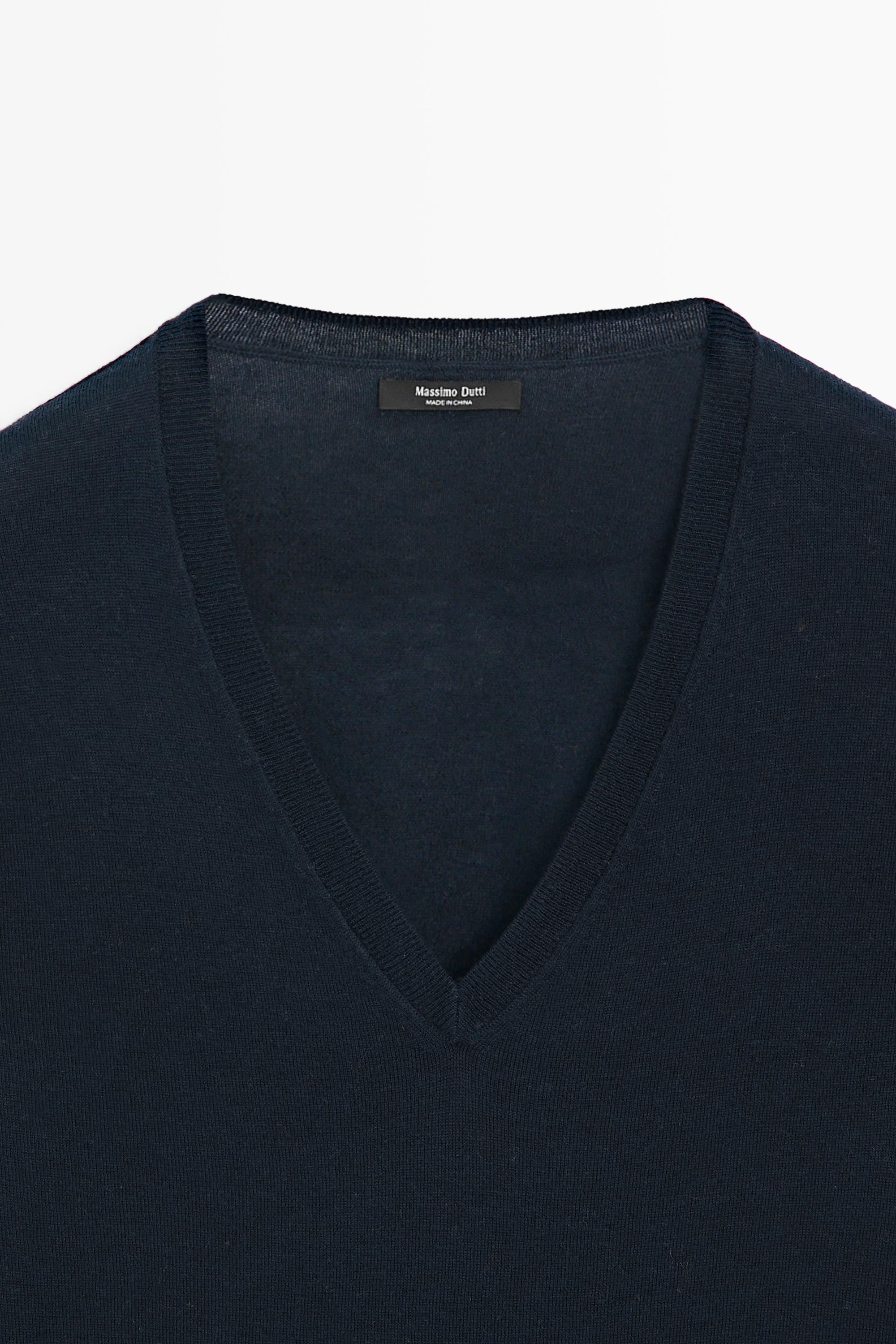 V-neck knit sweater - NAVY BLUE