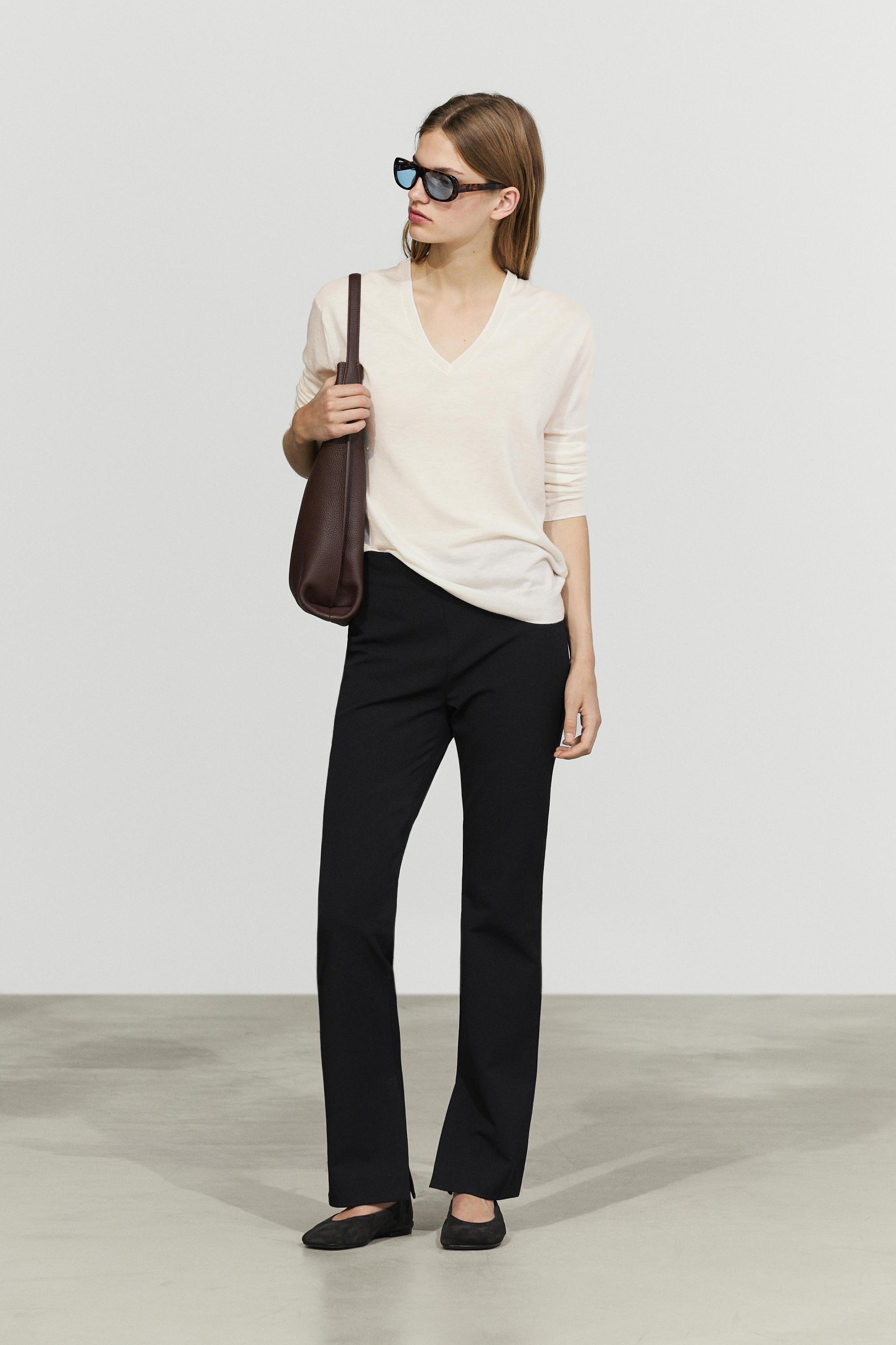 V-neck knit sweater - CREAM