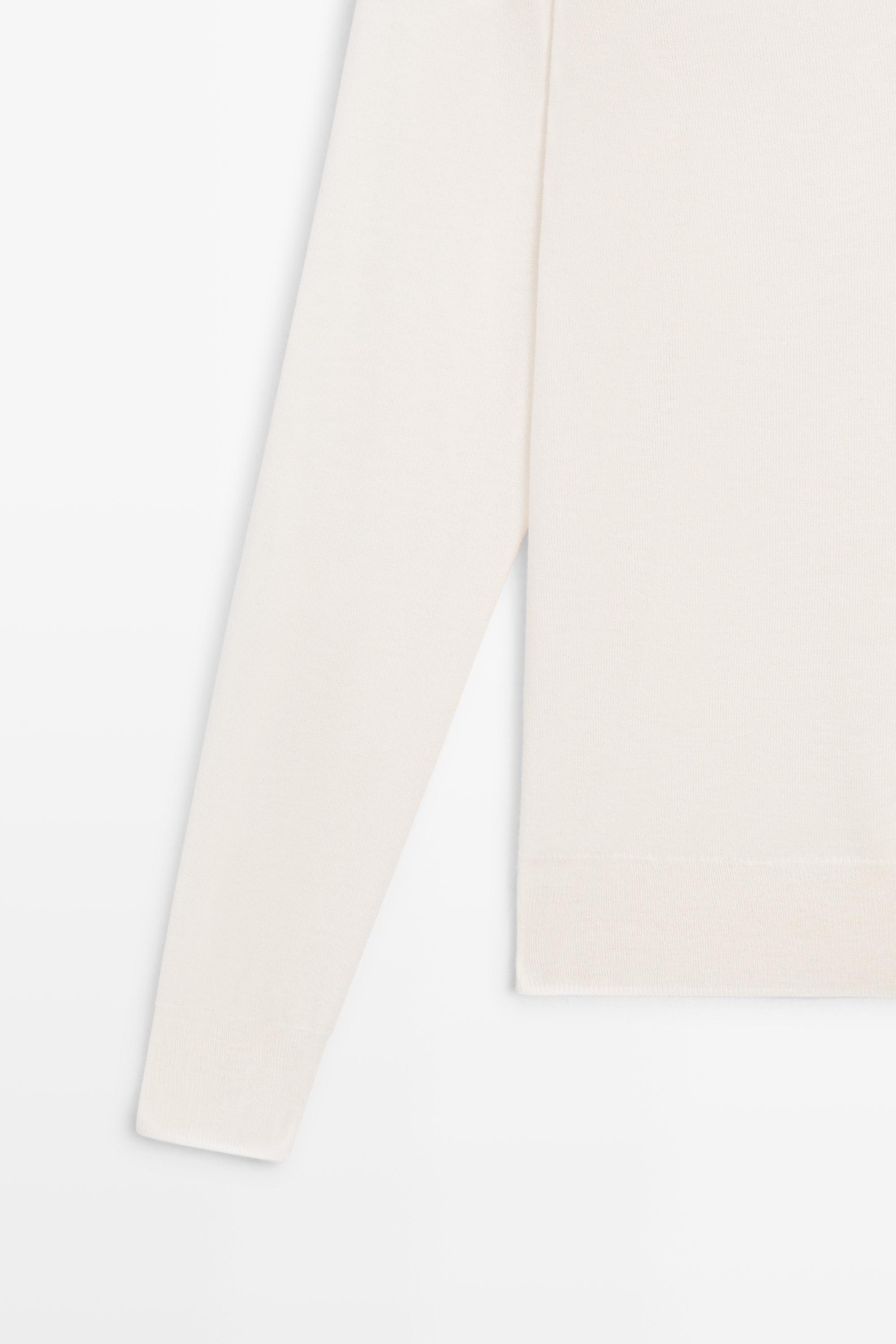 V-neck knit sweater - CREAM