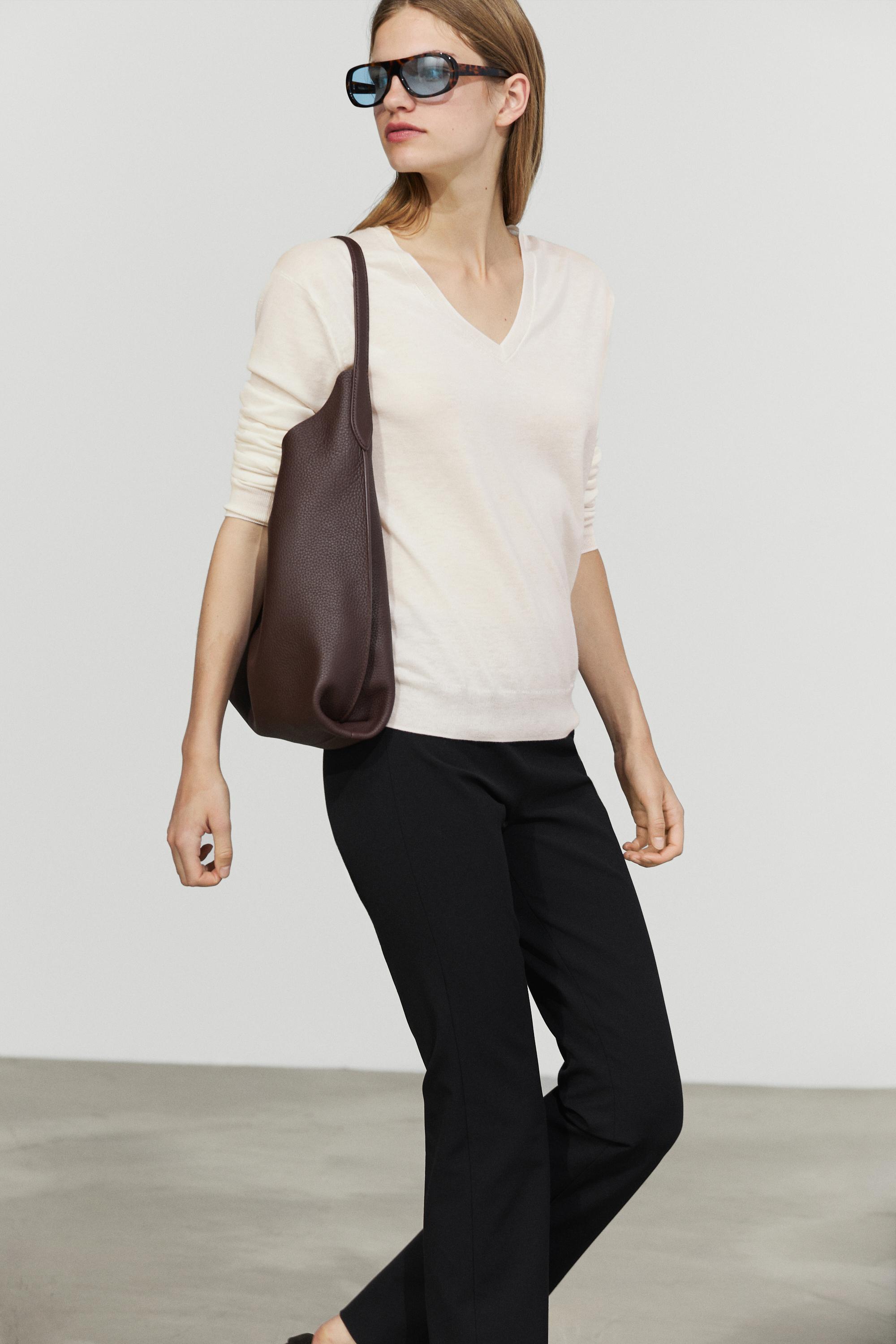 V-neck knit sweater - CREAM