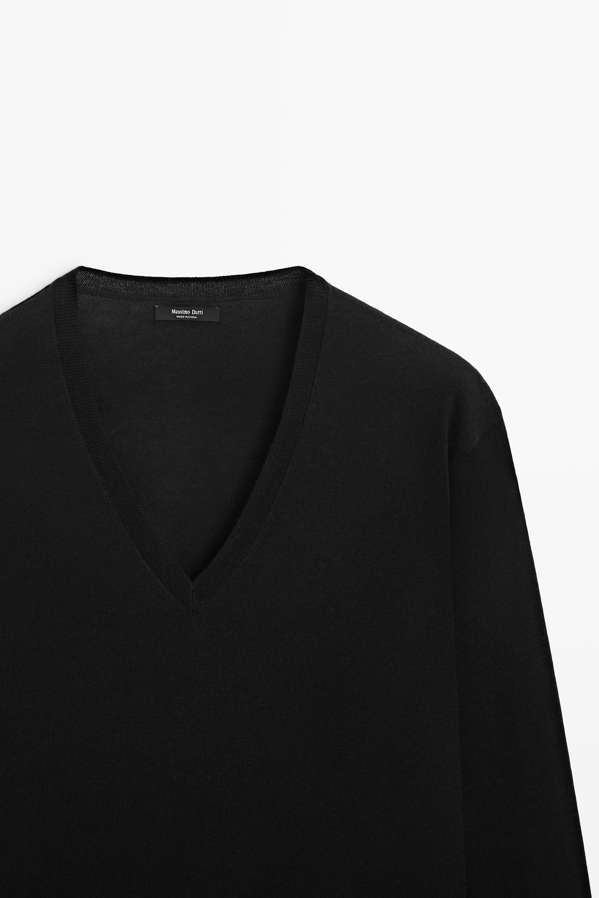 V-neck knit sweater - BLACK