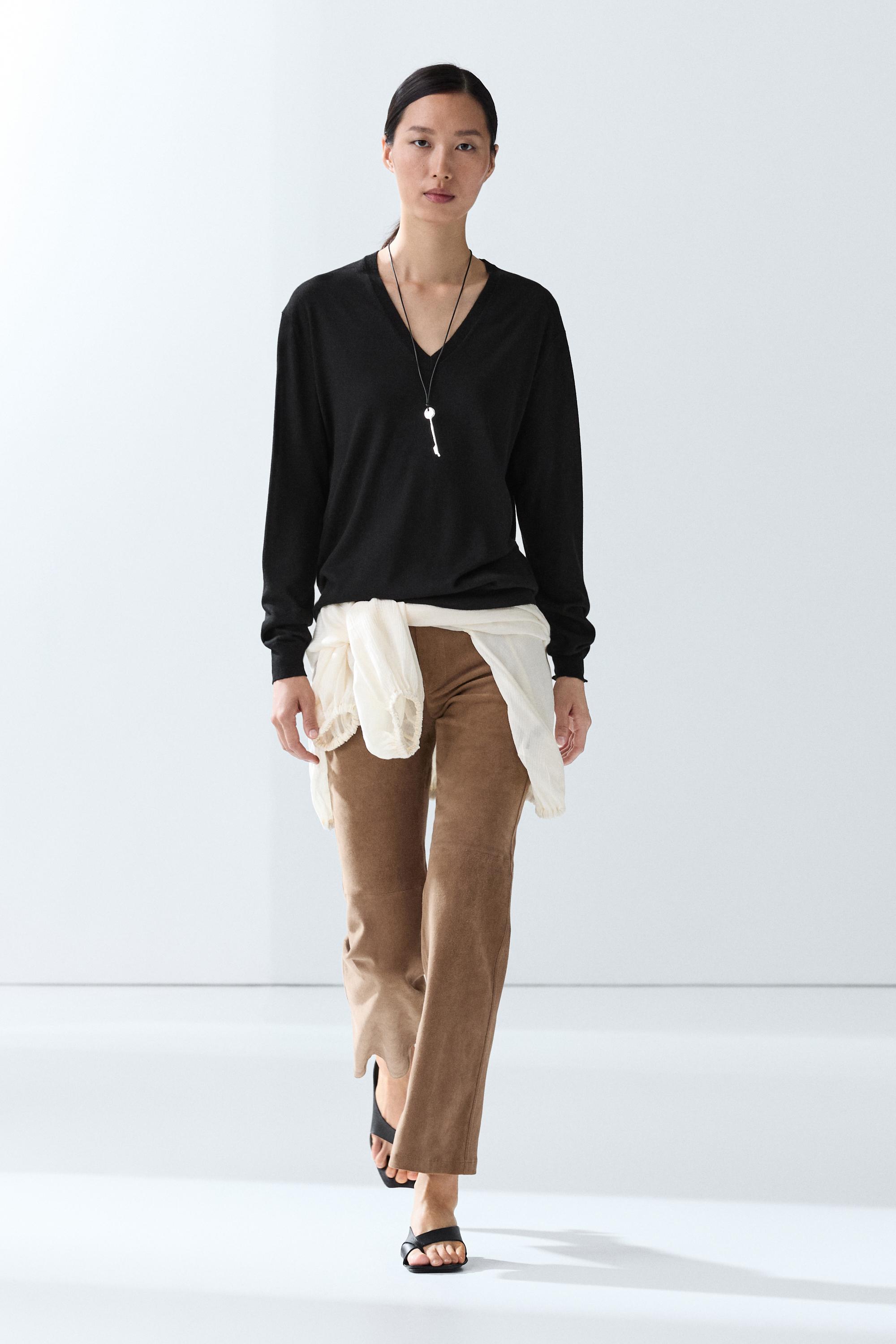 V-neck knit sweater - BLACK