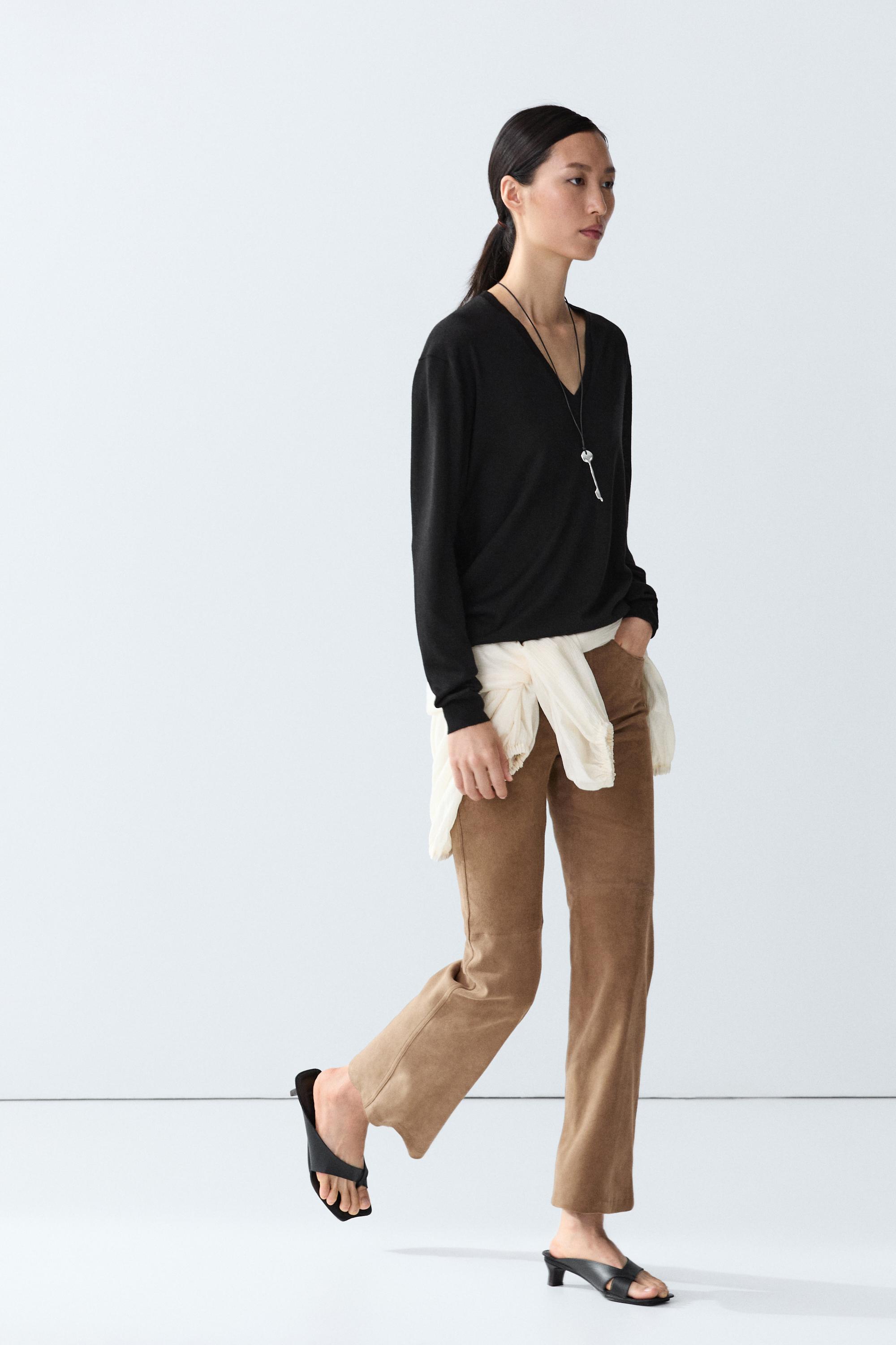 V-neck knit sweater - BLACK