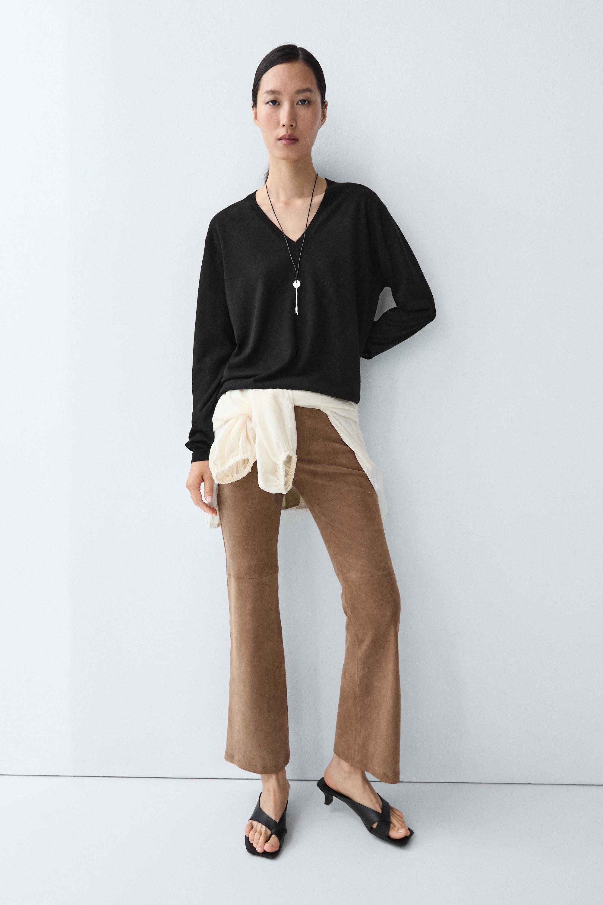 V-neck knit sweater - BLACK