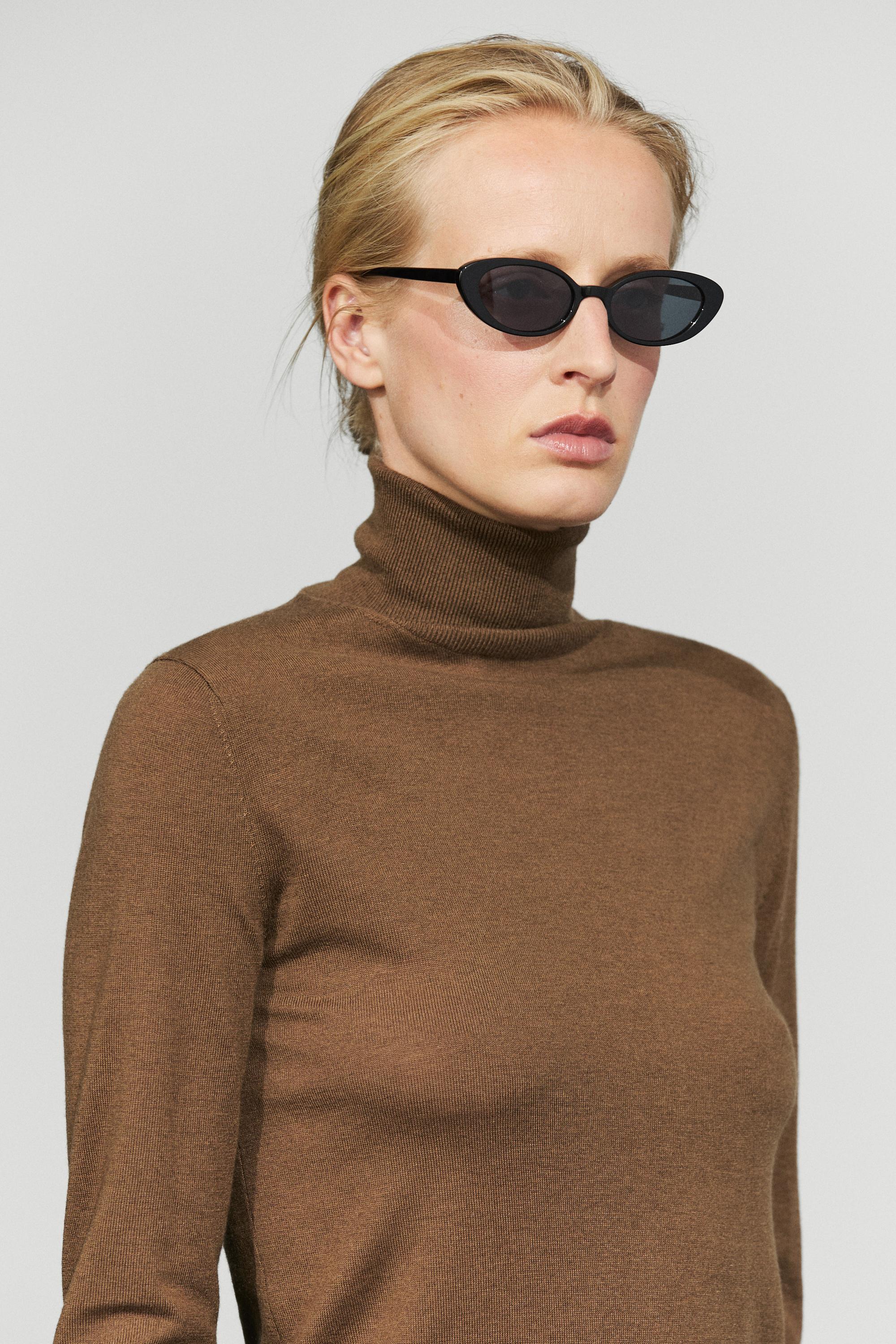 Wool-blend turtleneck knit sweater - TOFFEE