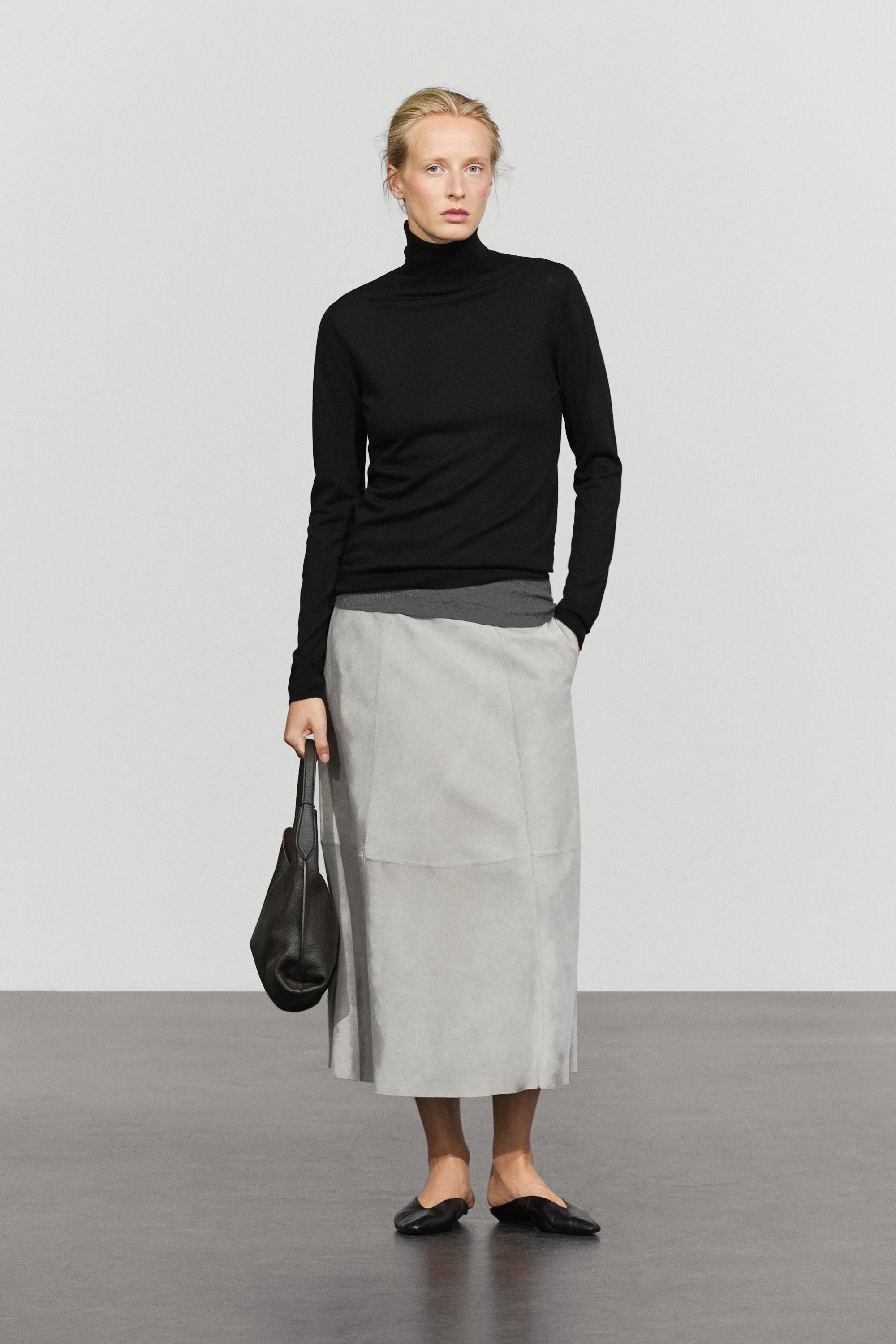 Wool-blend turtleneck knit sweater - BLACK