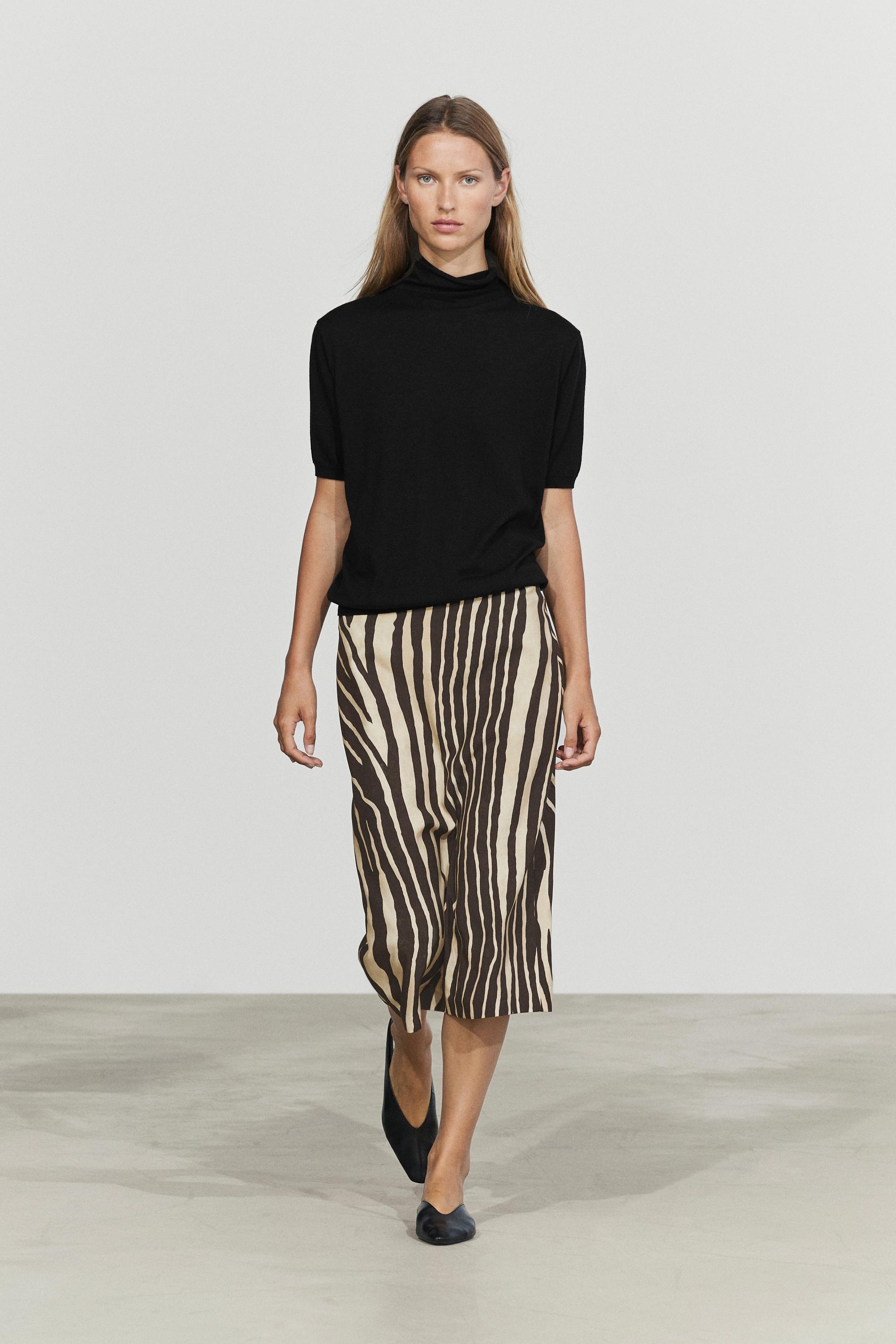 Wool blend turtleneck knit sweater - BLACK