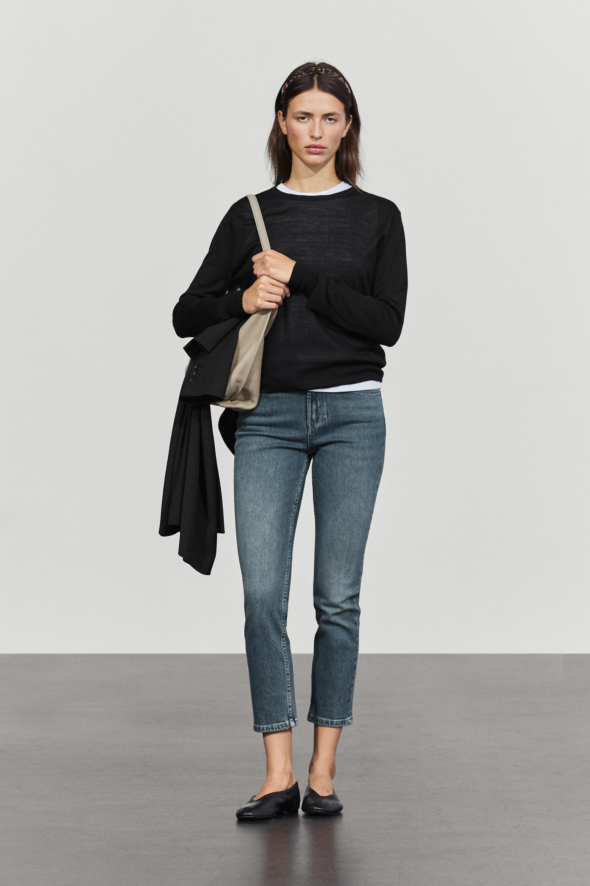 100% wool knit round neck sweater - BLACK