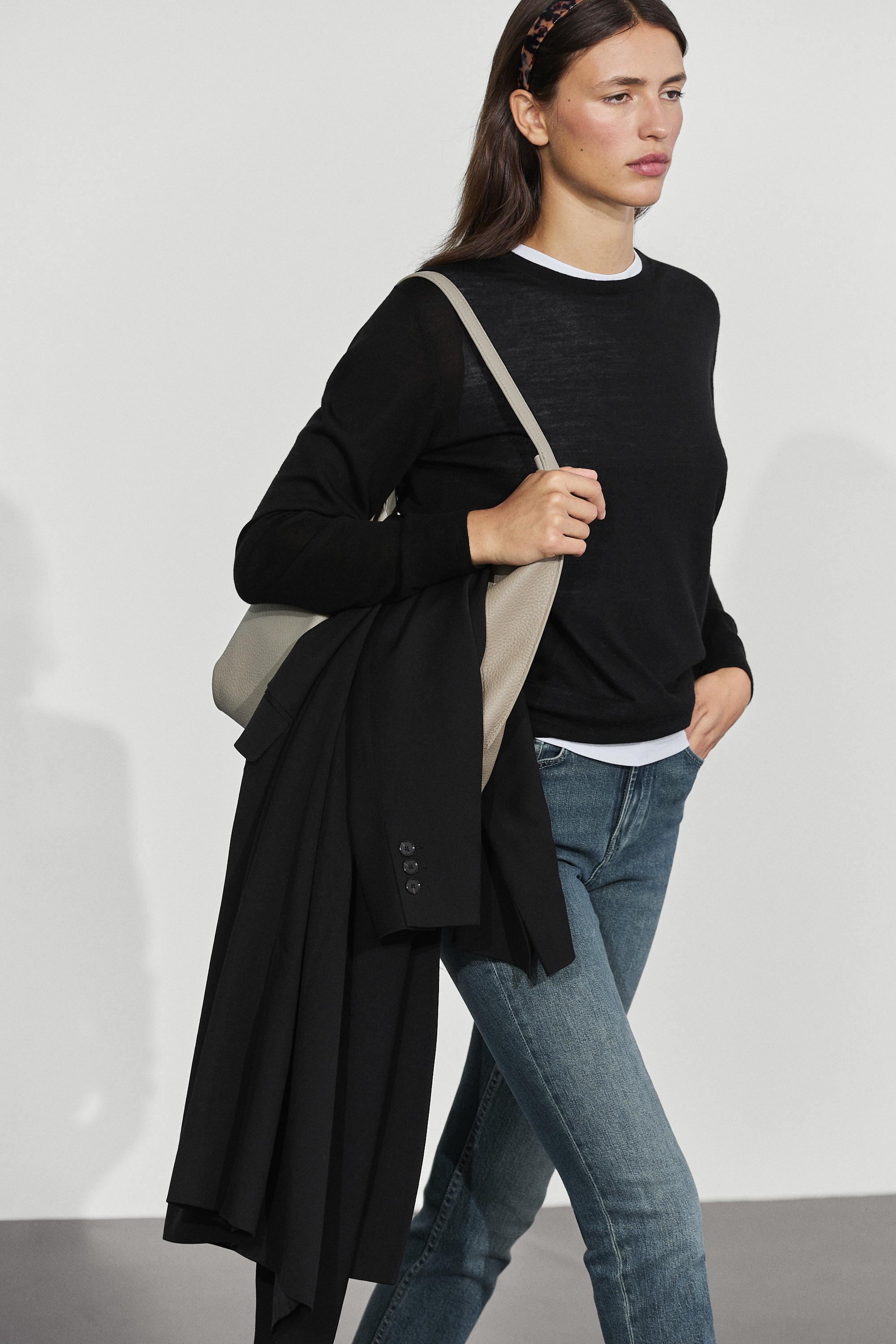 100% wool knit round neck sweater - BLACK