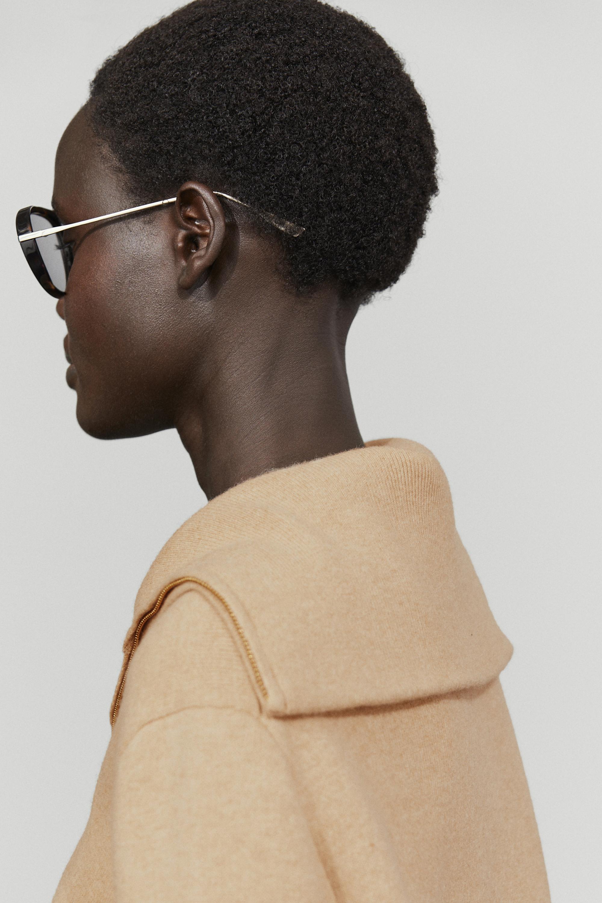 Wide collar zip-up knit sweater - CAMEL