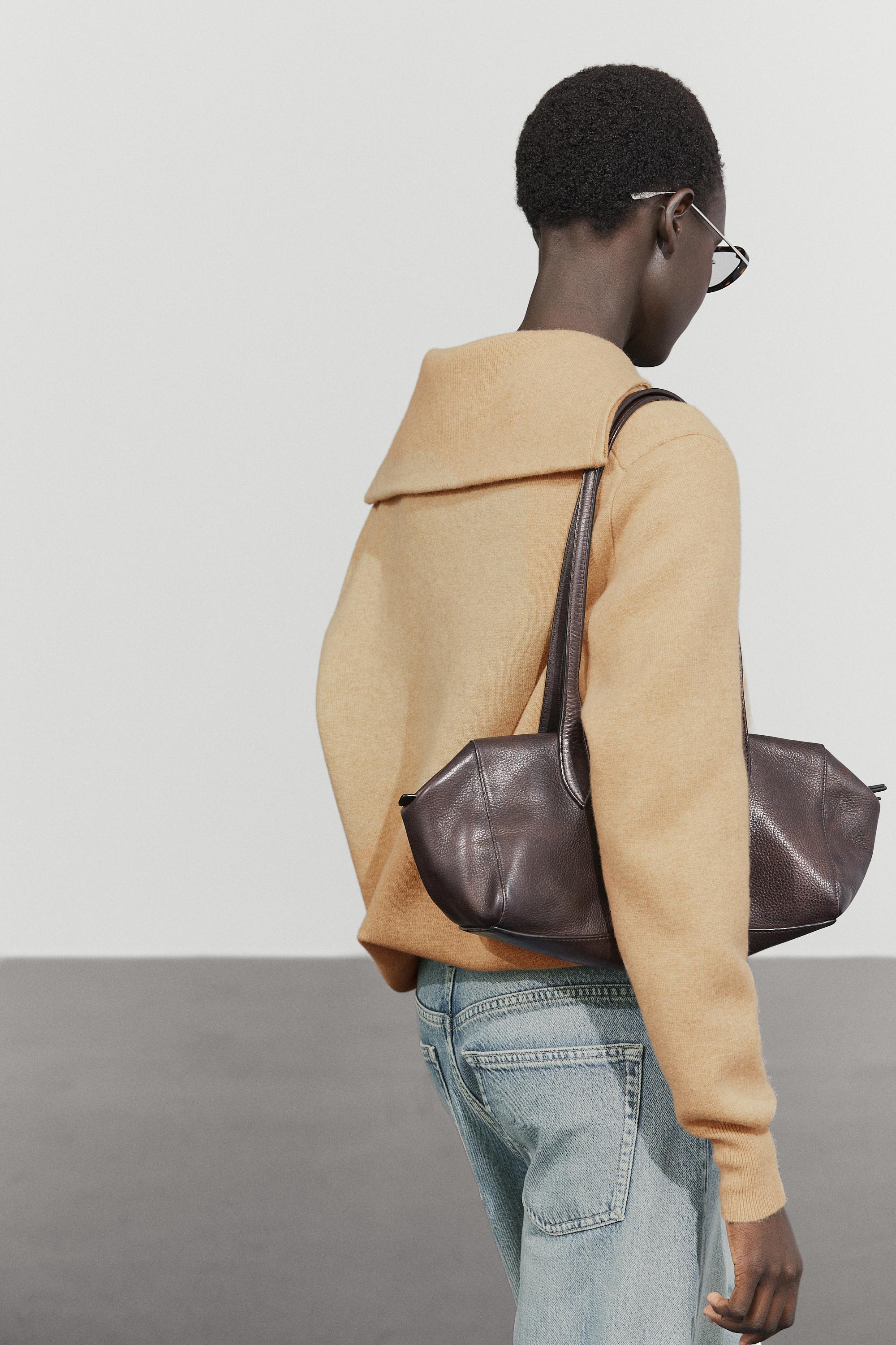 Wide collar zip-up knit sweater - CAMEL