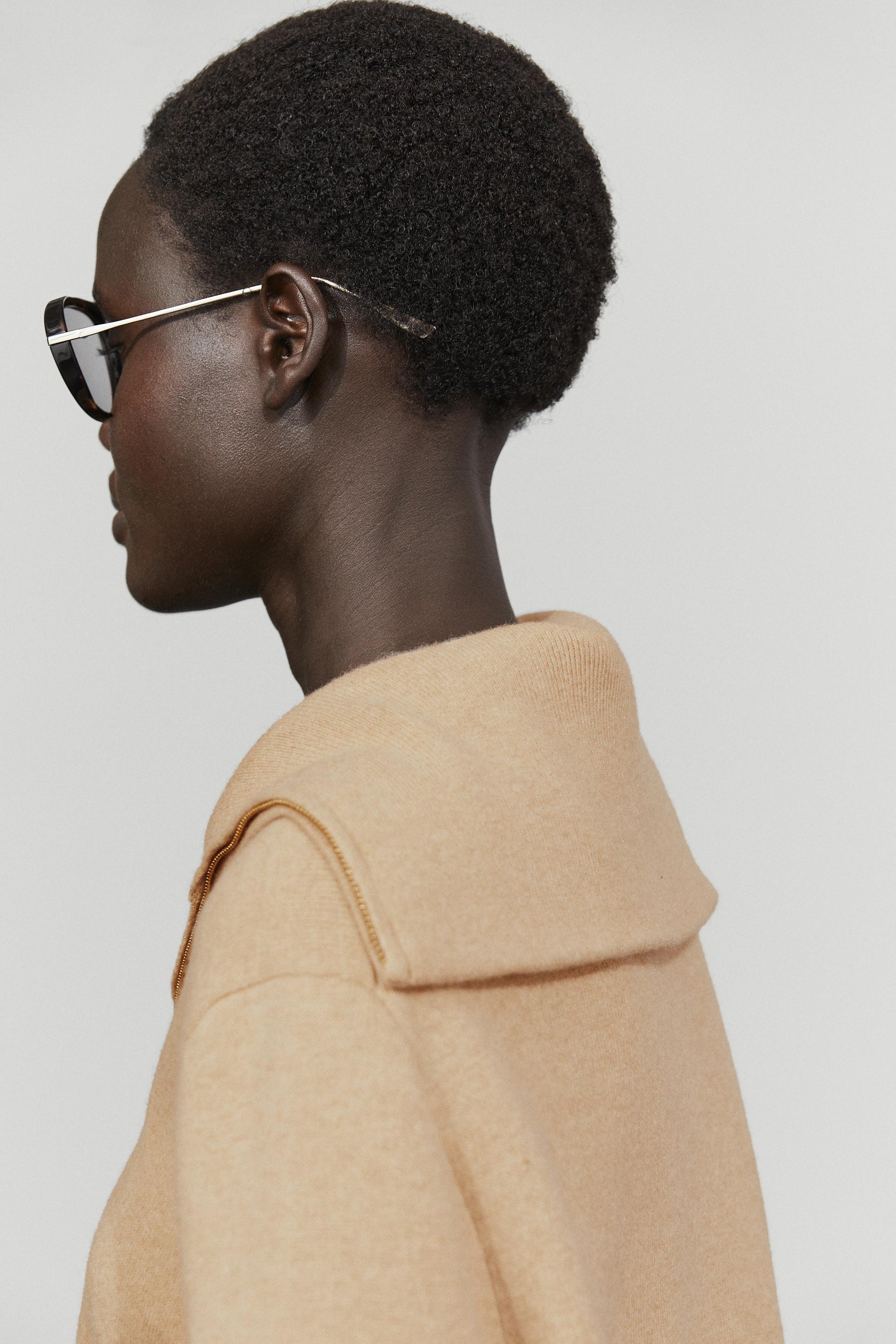 Wide collar zip-up knit sweater - CAMEL