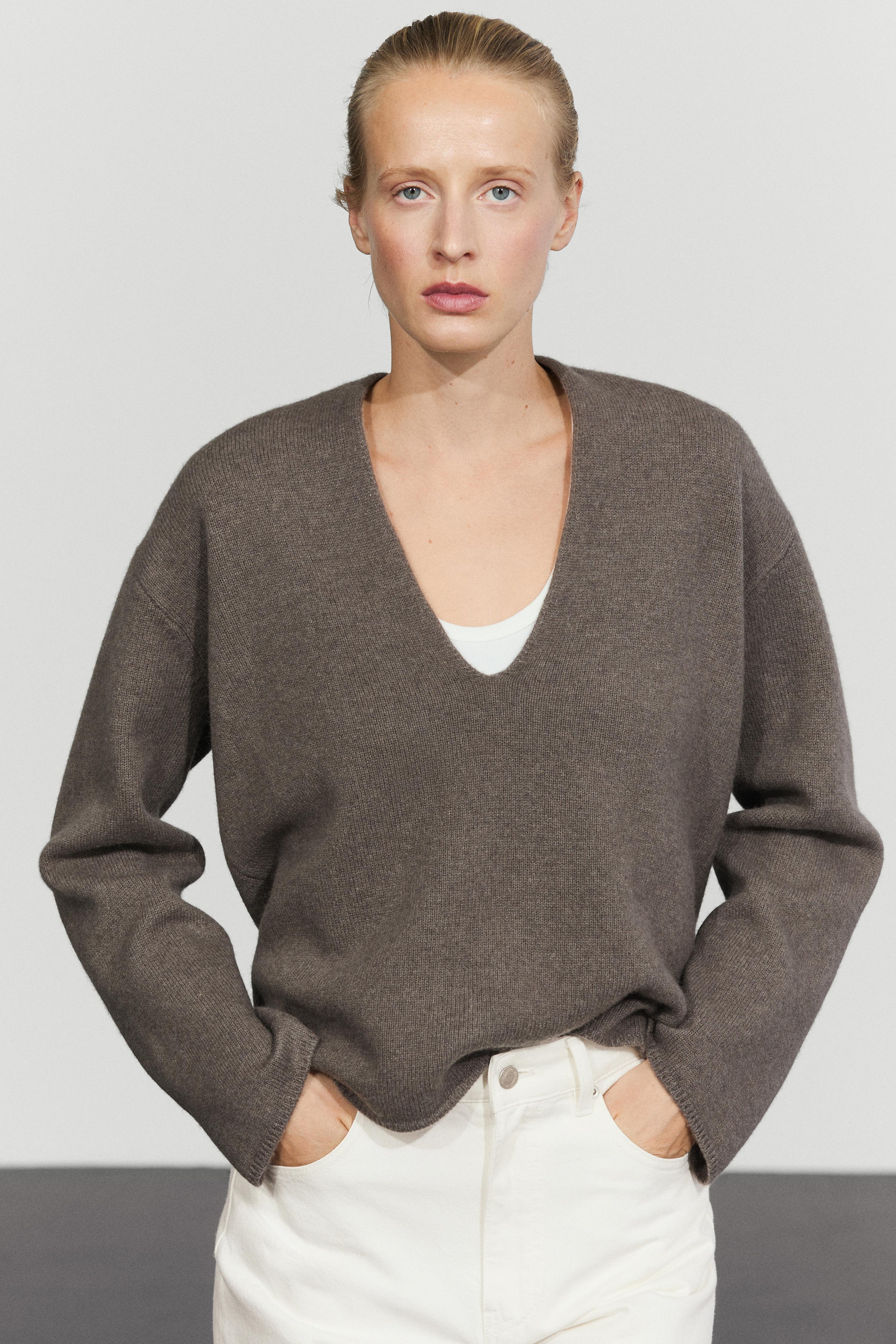 Long-line knit sweater with neckline detail - TAUPE GREY