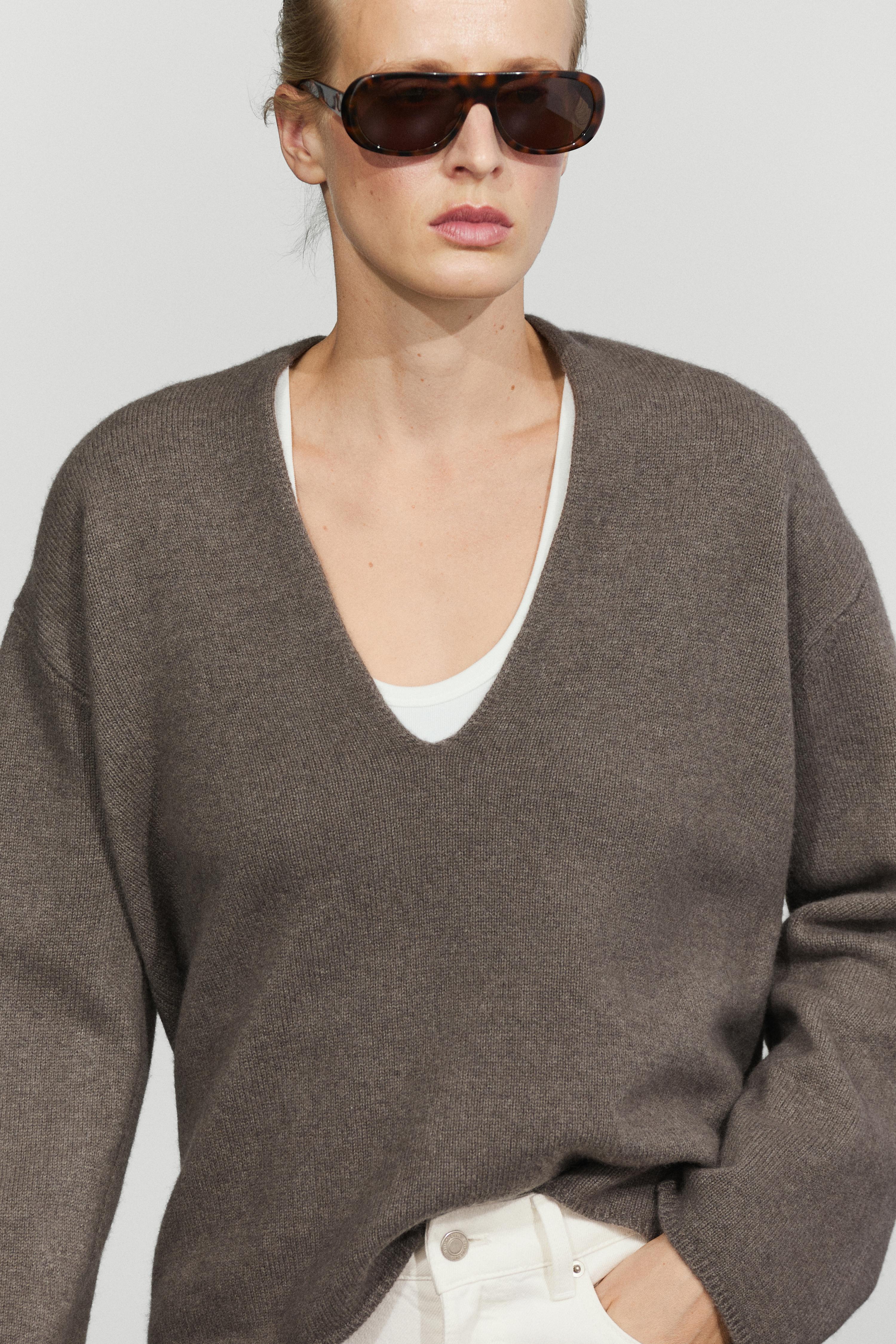 Long-line knit sweater with neckline detail - TAUPE GREY