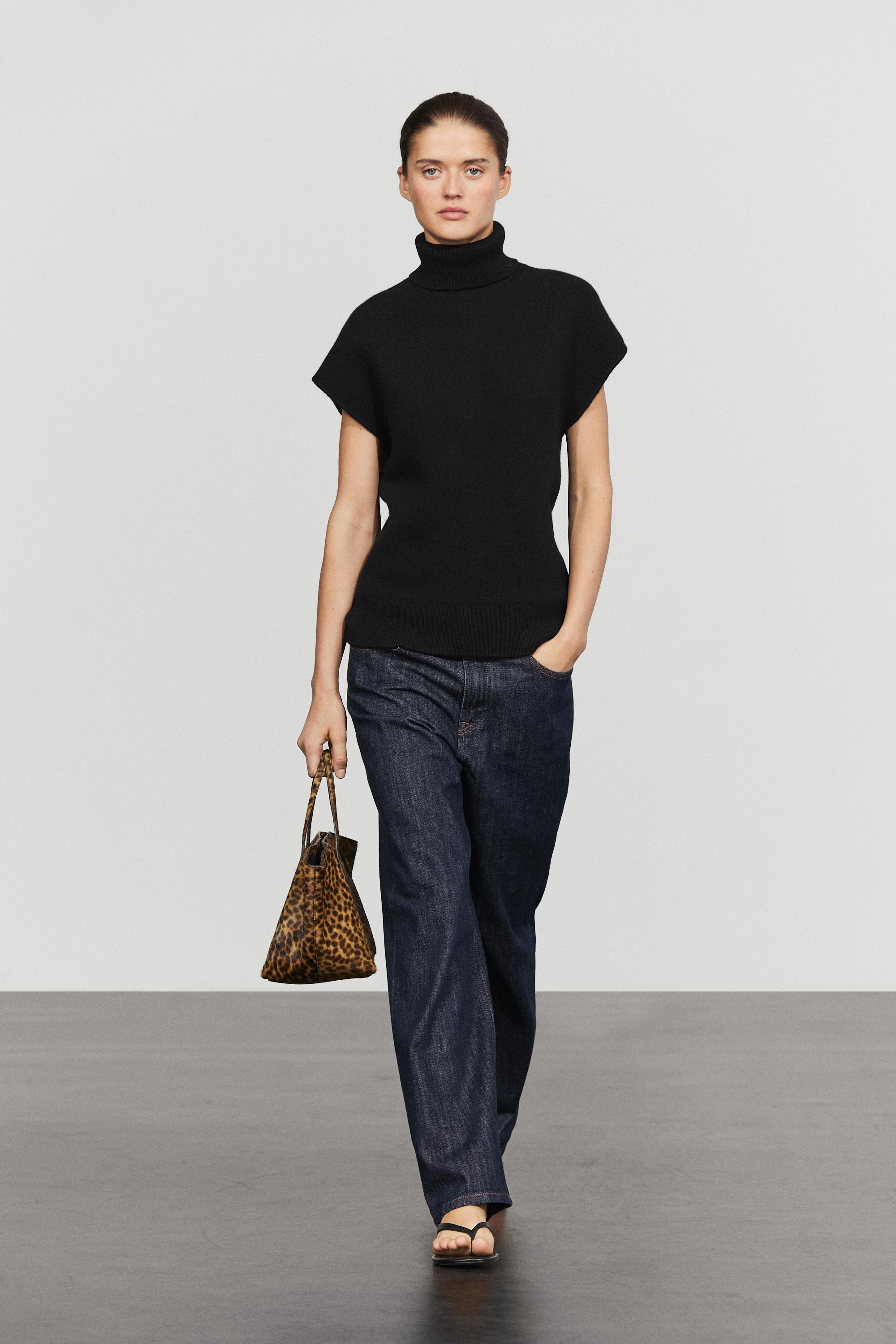 Knit sweater with side vents - BLACK