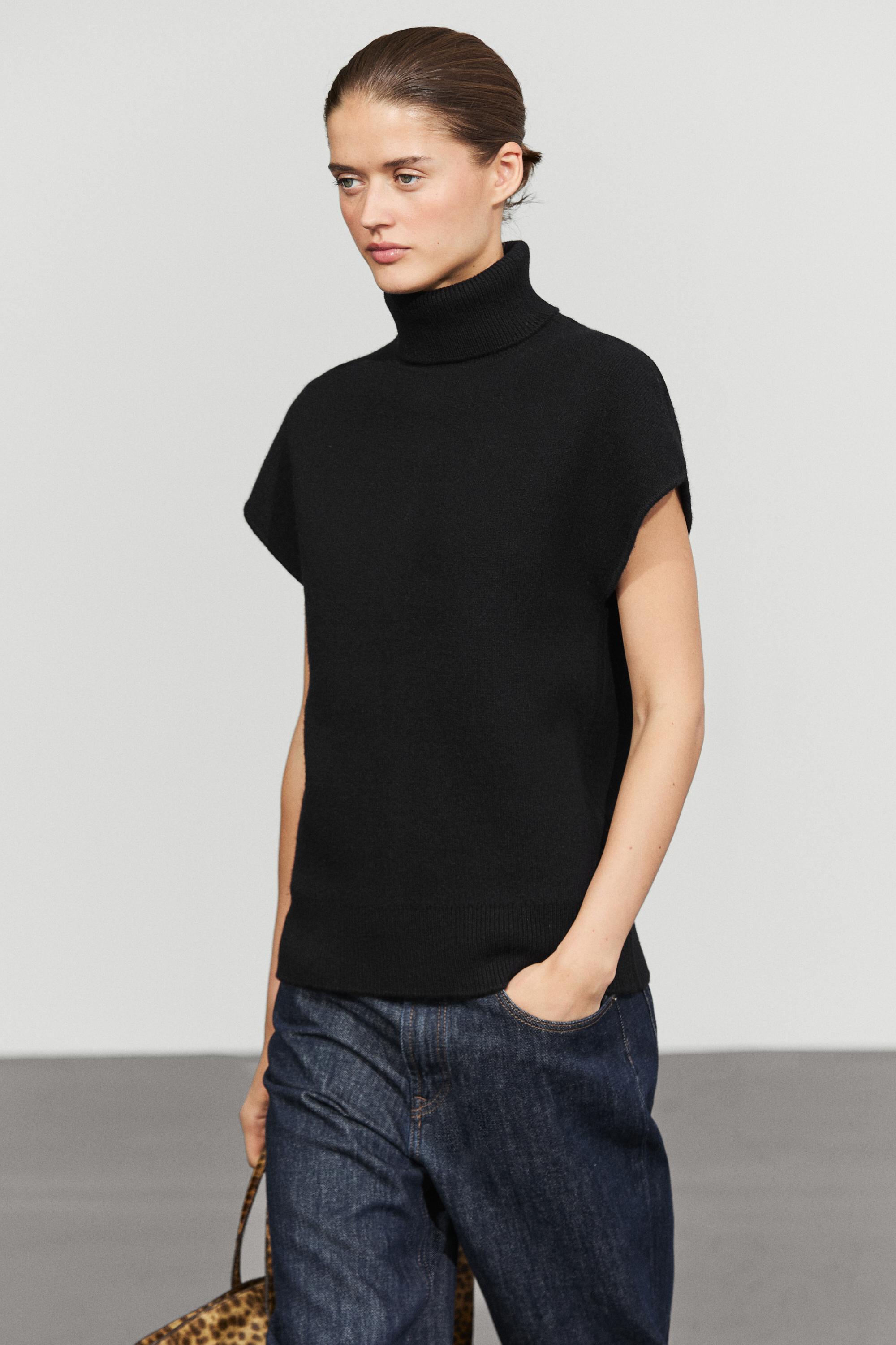 Knit sweater with side vents - BLACK