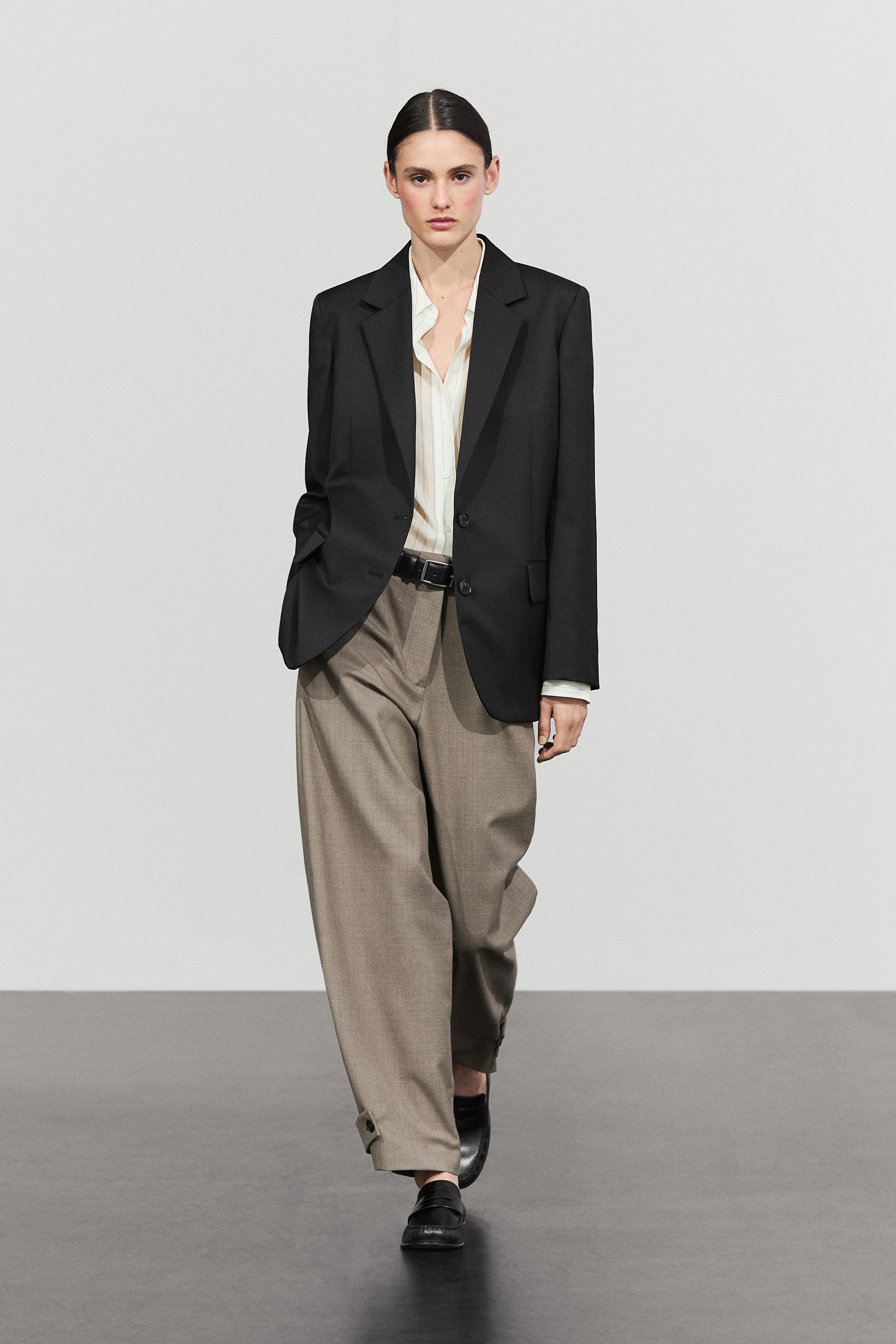 100% wool darted pants with buttoned hem detail - Sand