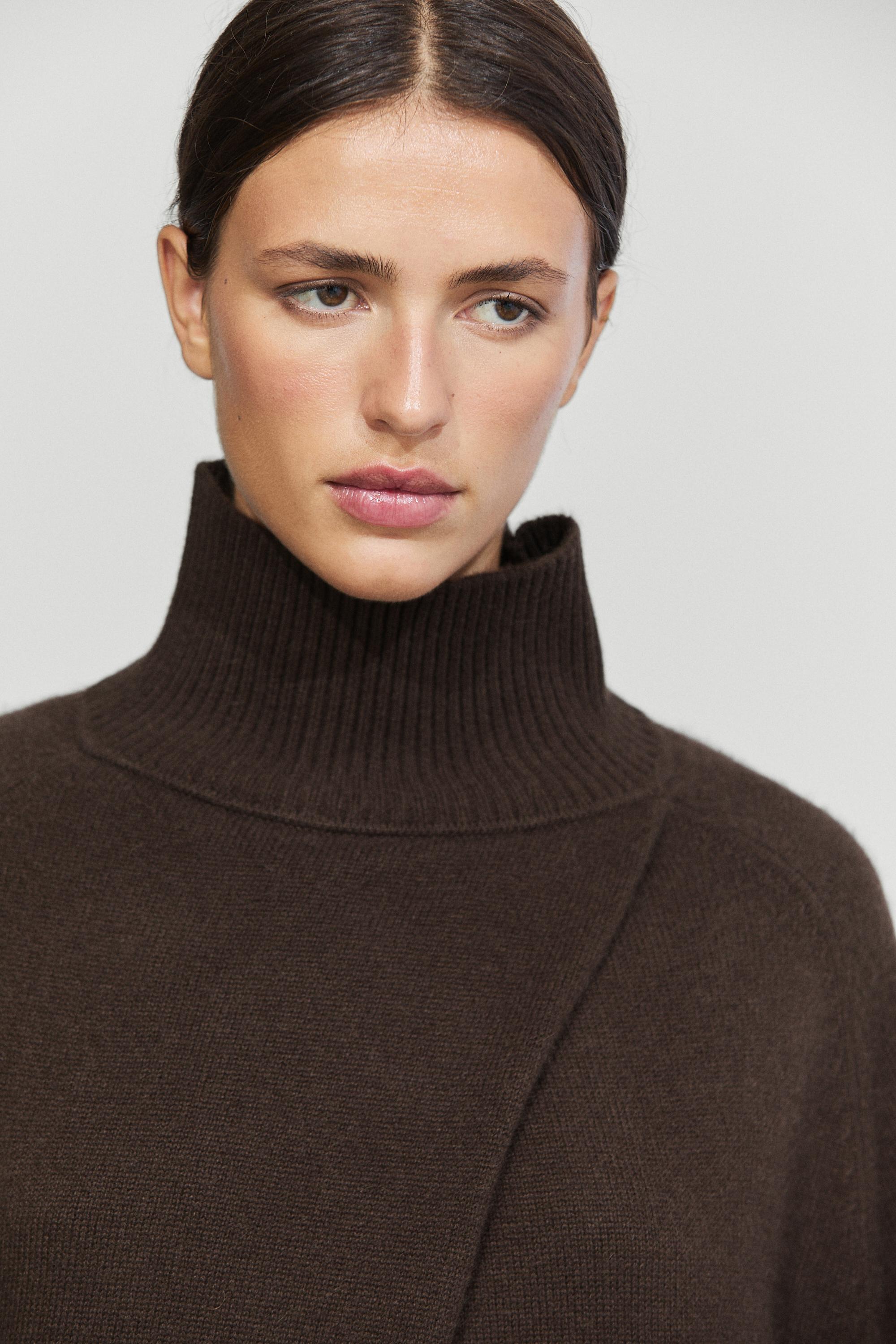 100% cashmere knit cape with crossover detail - BROWN
